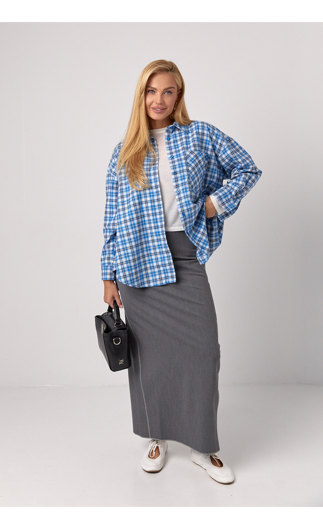 Жіноча сорочка в клітинку вільного крою  блакитний колір