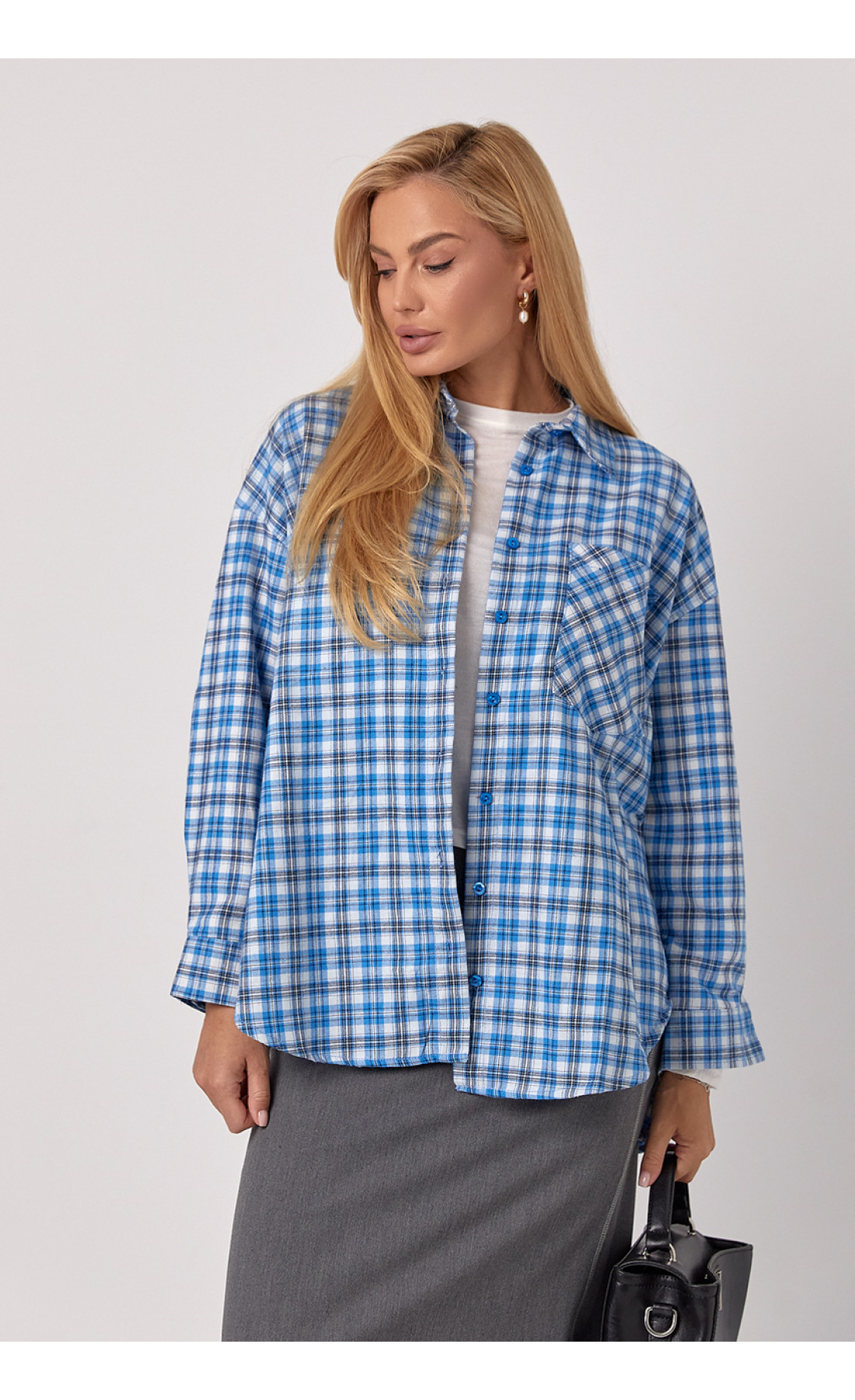 Жіноча сорочка в клітинку вільного крою  блакитний колір
