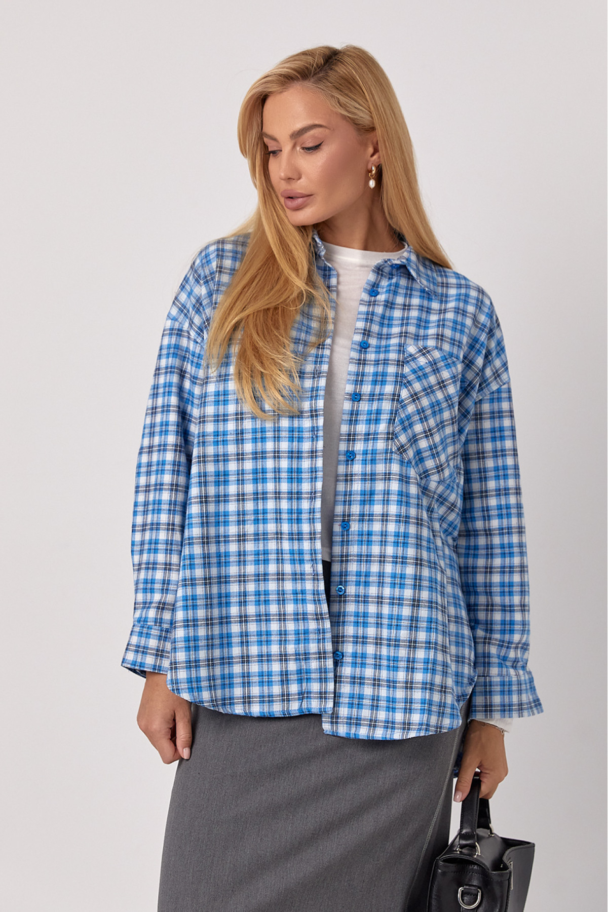 Жіноча сорочка в клітинку вільного крою  блакитний колір