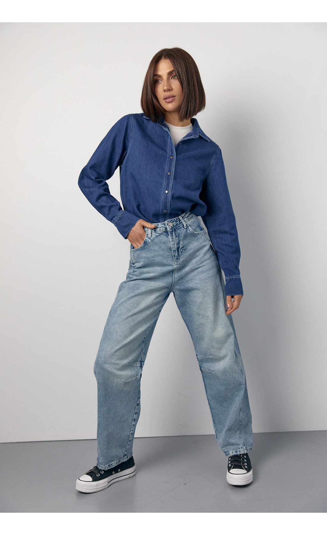 Джинсова жіноча сорочка на металевих кнопках  синій колір