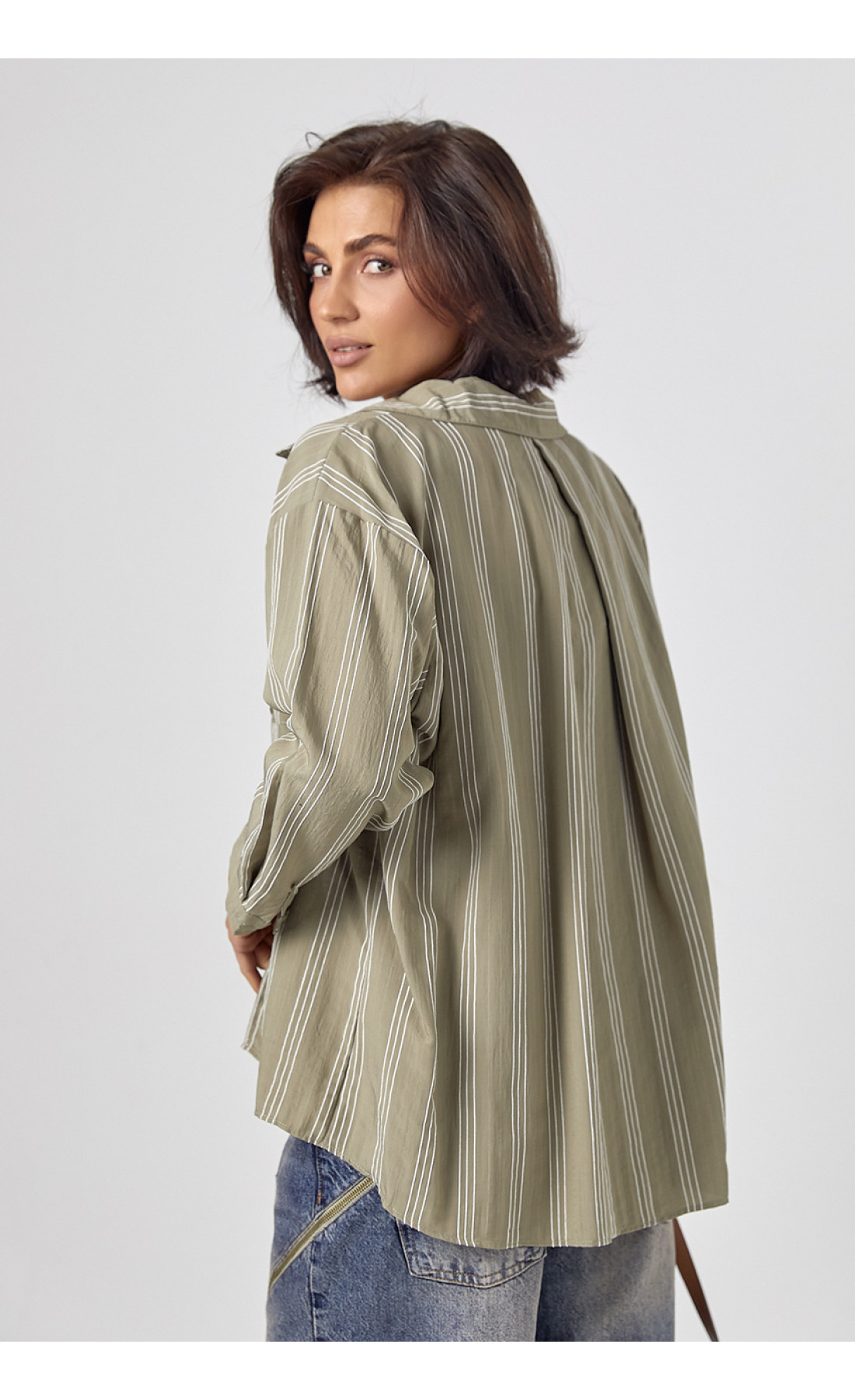 Жіноча сорочка у смужку з рукавами три чверті  хакі колір