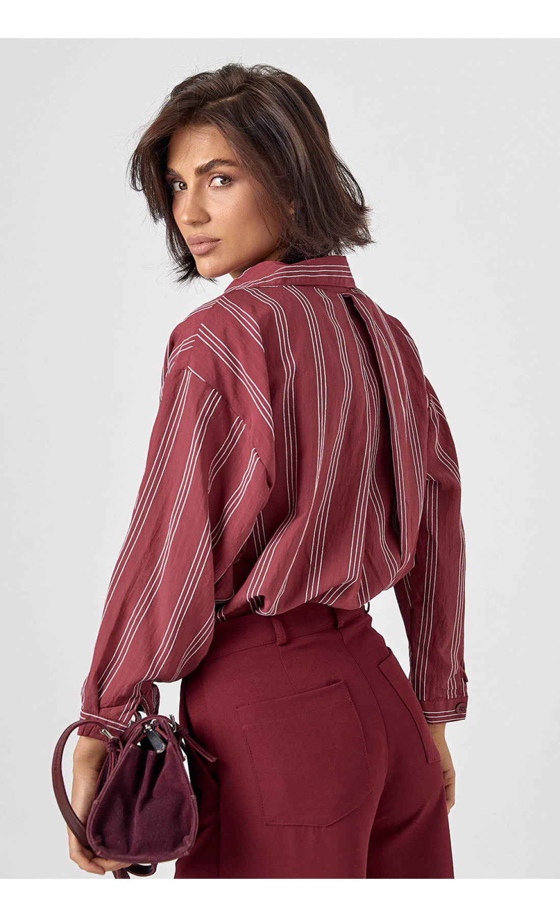 Жіноча сорочка у смужку з рукавами три чверті  бордо колір