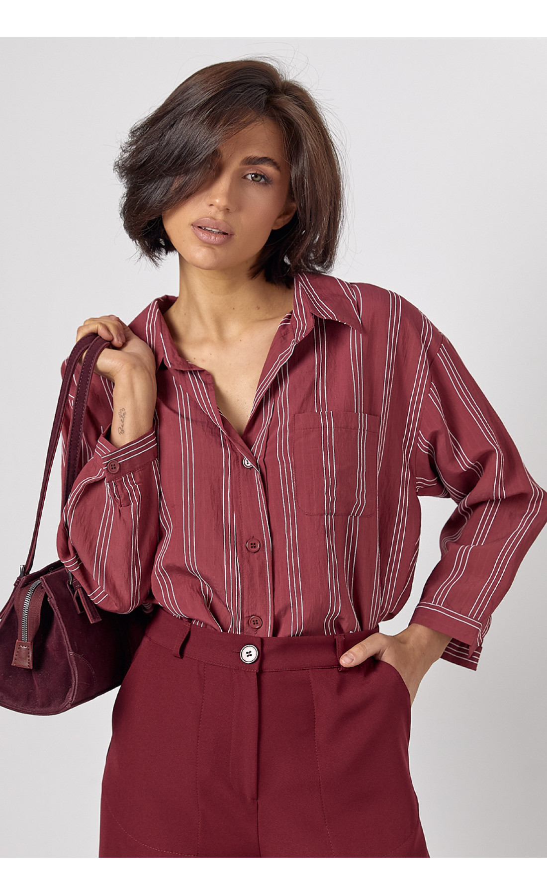 Жіноча сорочка у смужку з рукавами три чверті  бордо колір