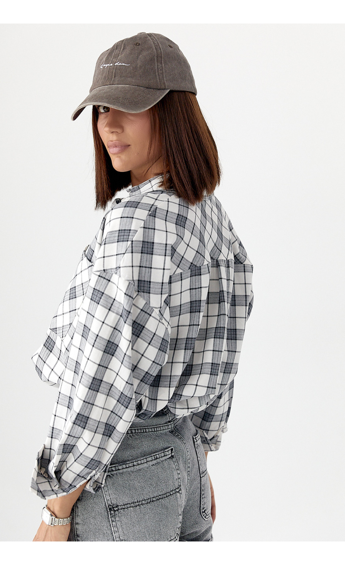 Жіноча сорочка в клітинку з кишенею  білий з чорним колір