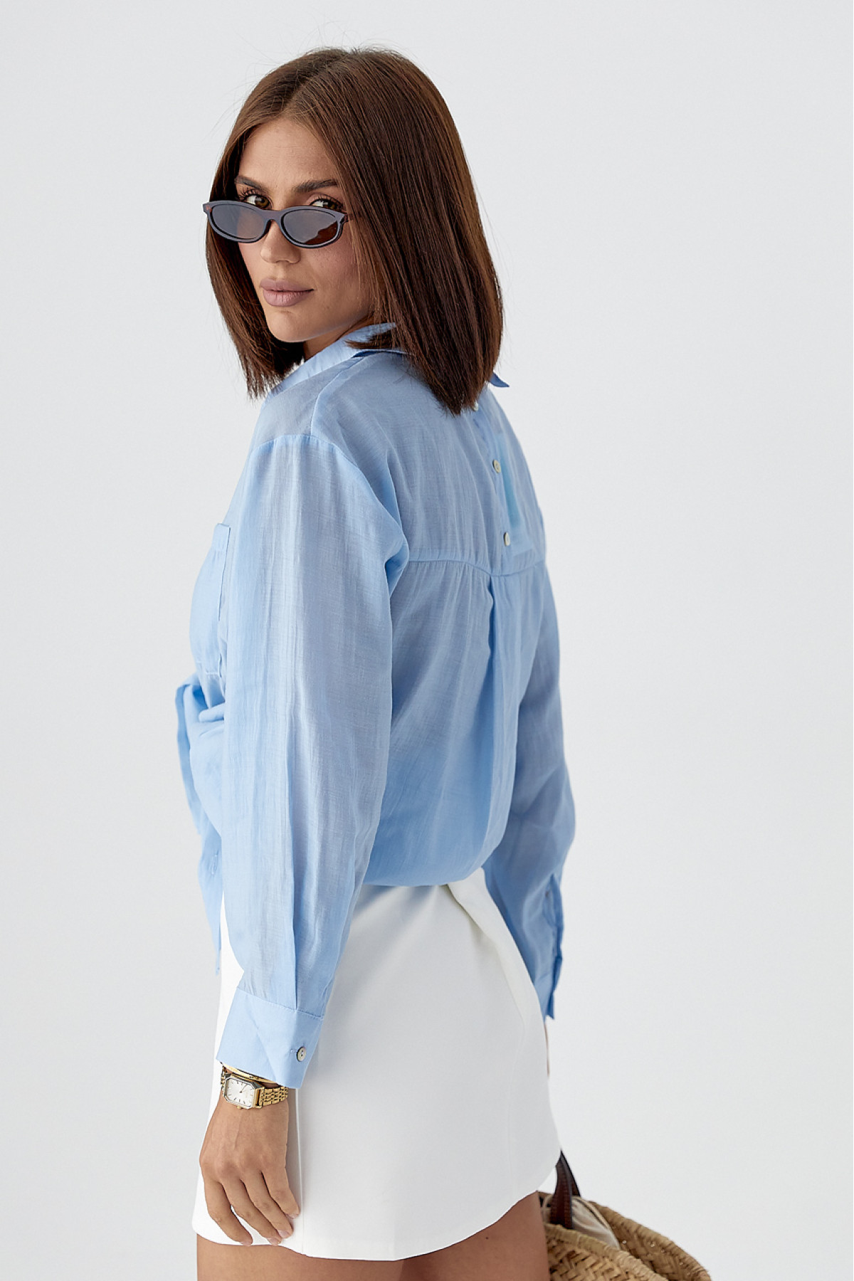 Прозора сорочка з декоративними ґудзиками на спині  блакитний колір
