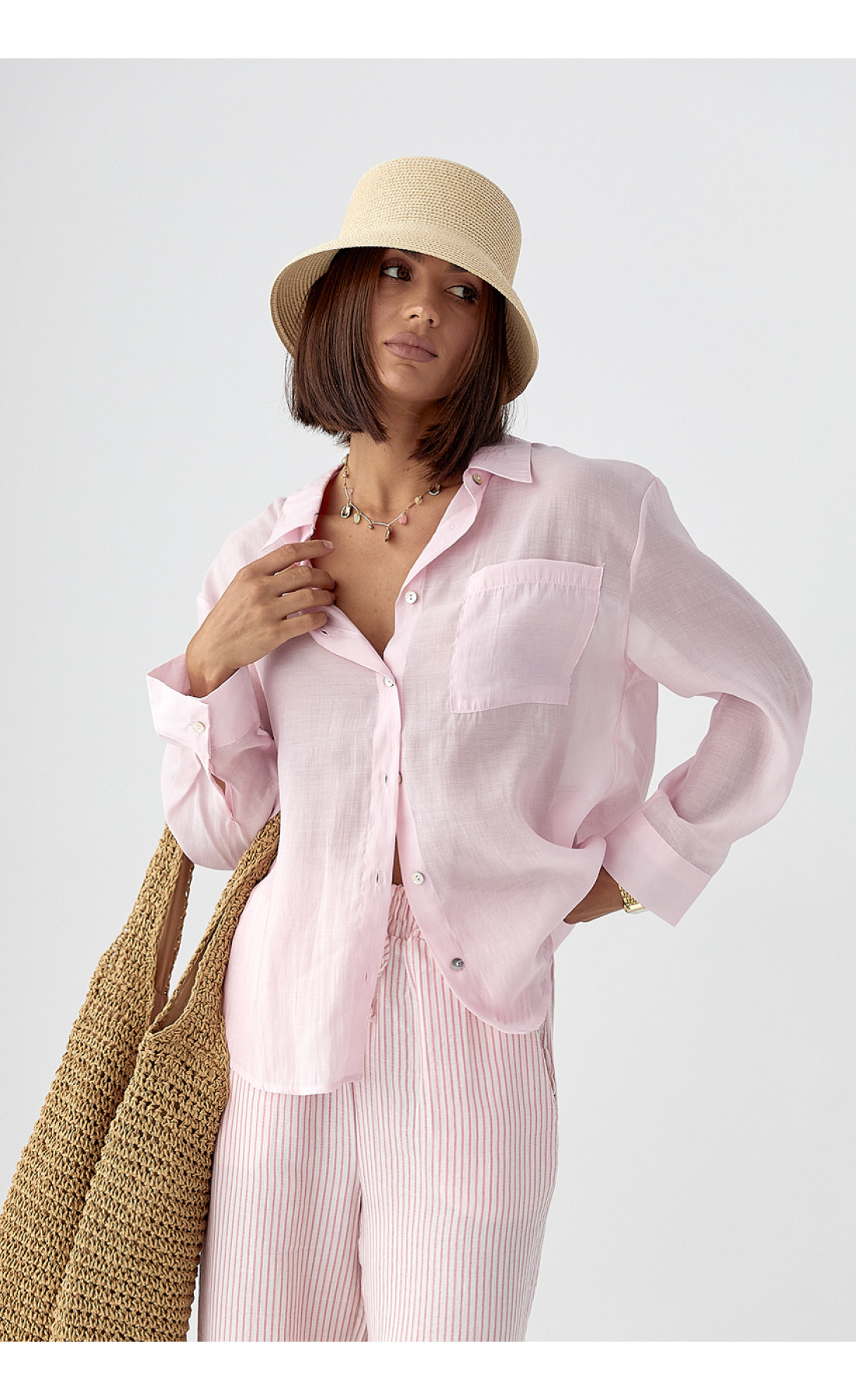 Прозора сорочка з декоративними ґудзиками на спині  рожевий колір