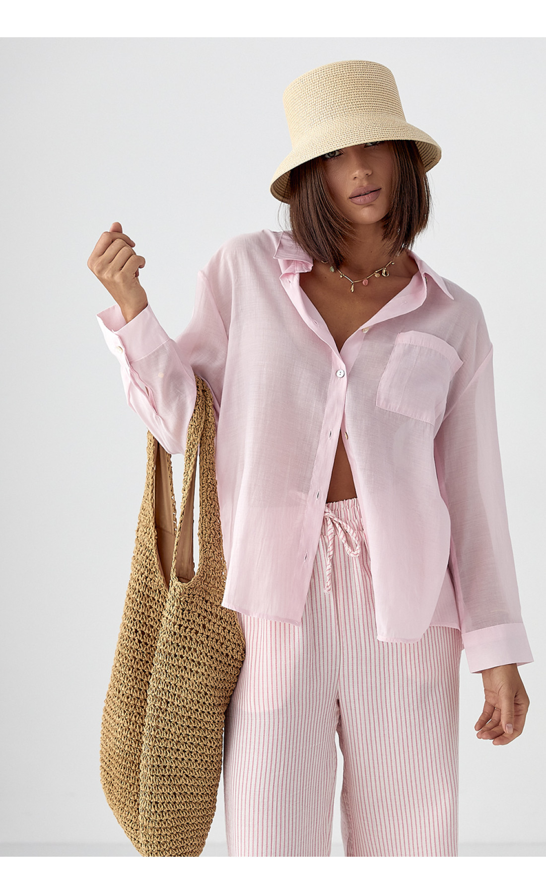 Прозора сорочка з декоративними ґудзиками на спині  рожевий колір