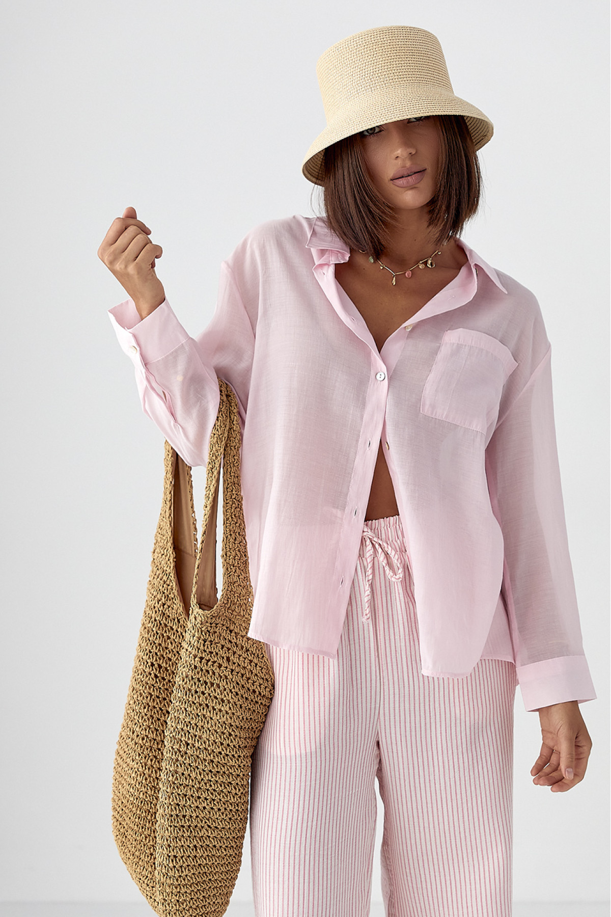 Прозора сорочка з декоративними ґудзиками на спині  рожевий колір