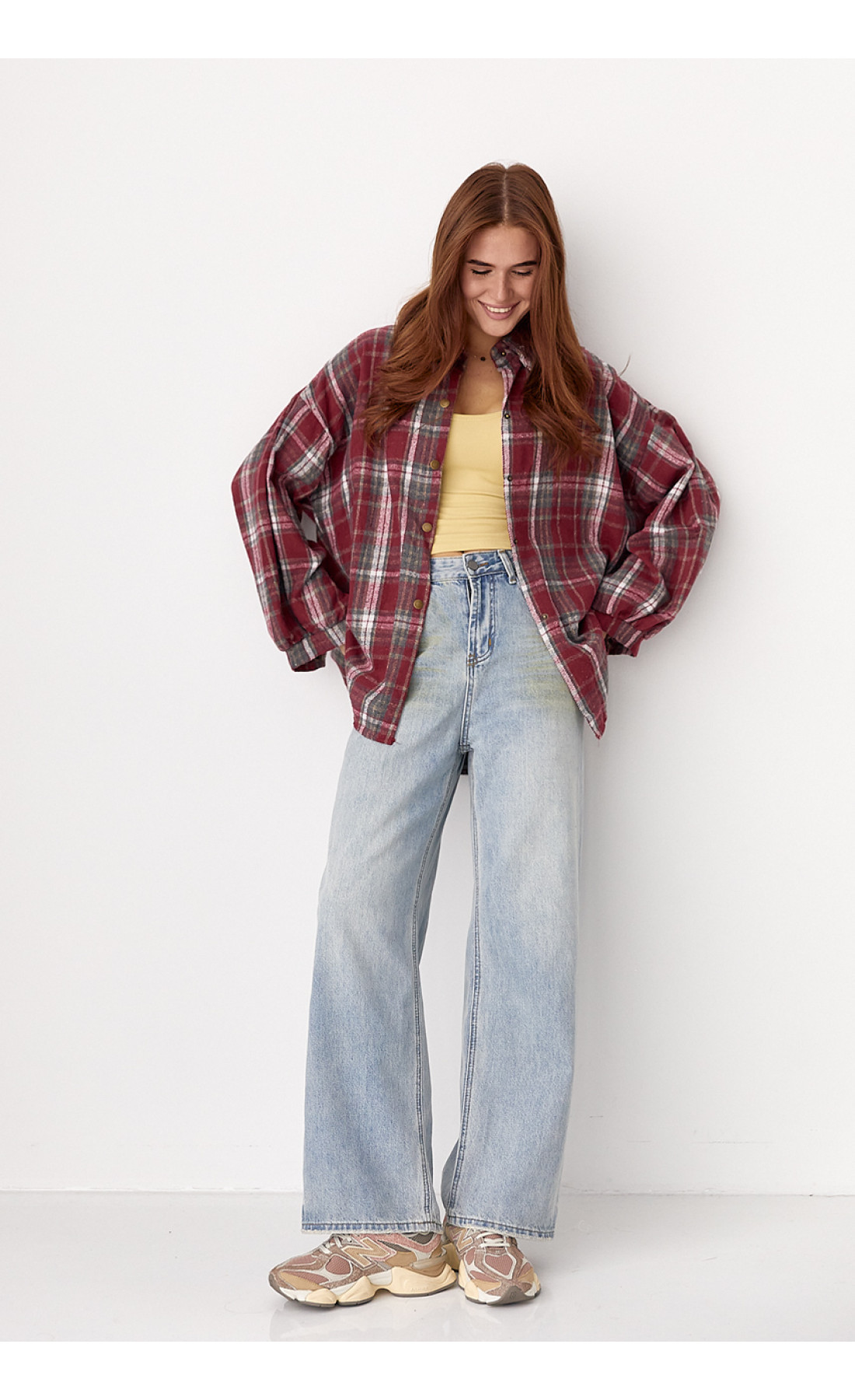 Картата сорочка на кнопках із напівкруглим низом  темночервоний колір