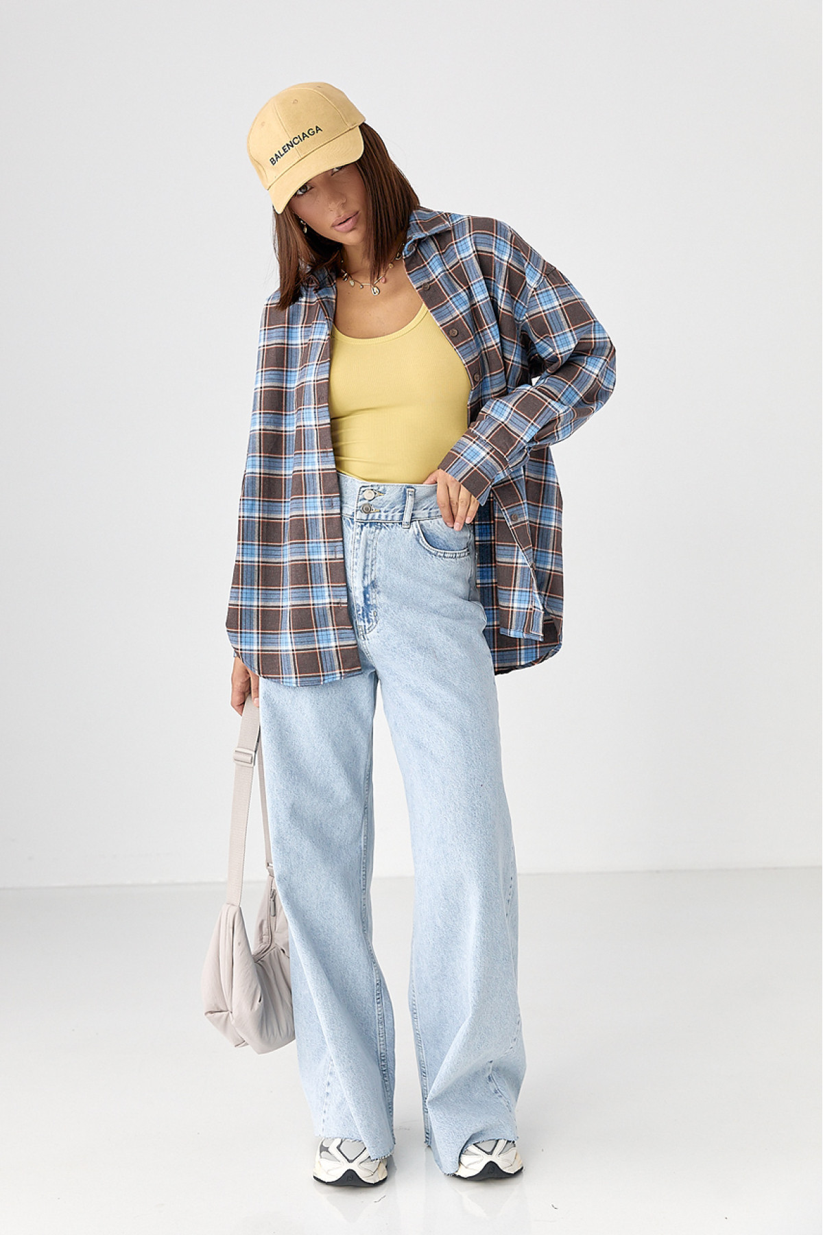 Сорочка в клітинку з подовженою спинкою  блакитний колір