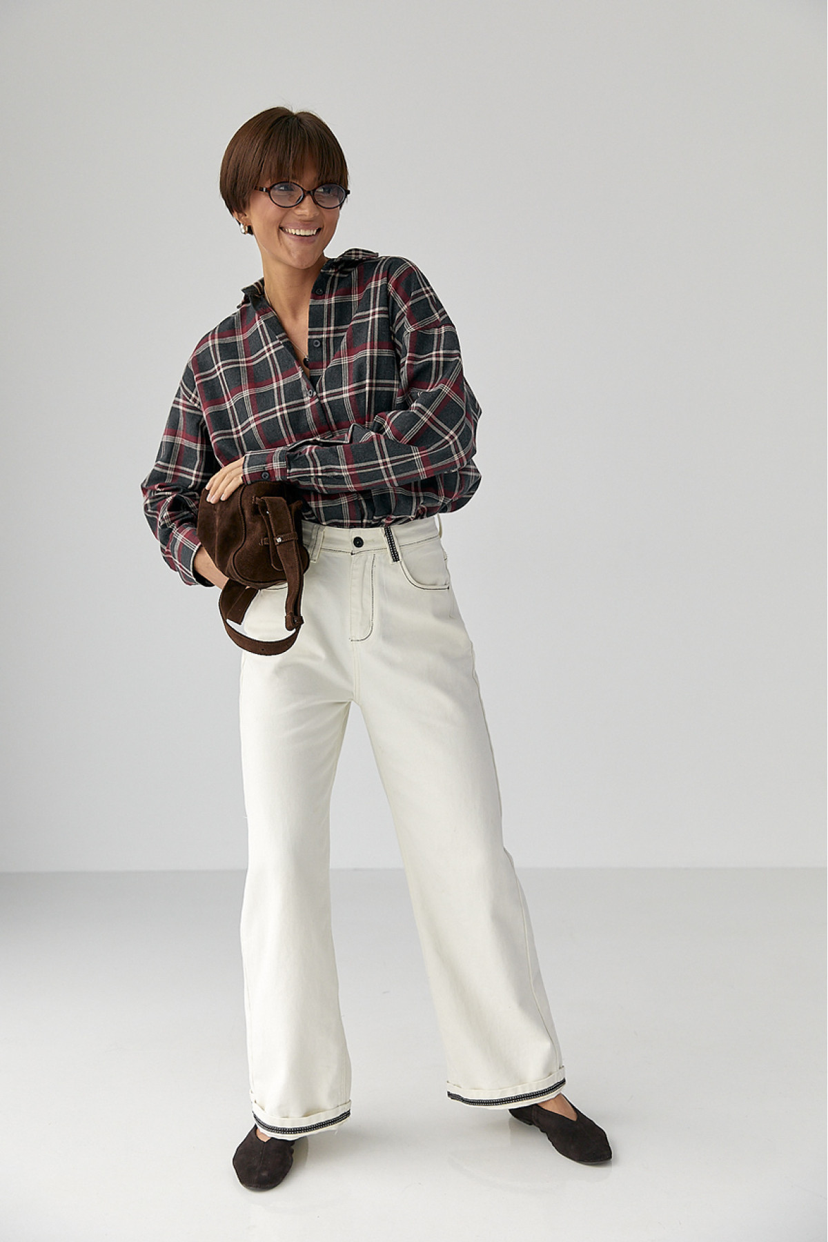 Жіноча сорочка в клітку з подовженою спинкою  темносірий колір