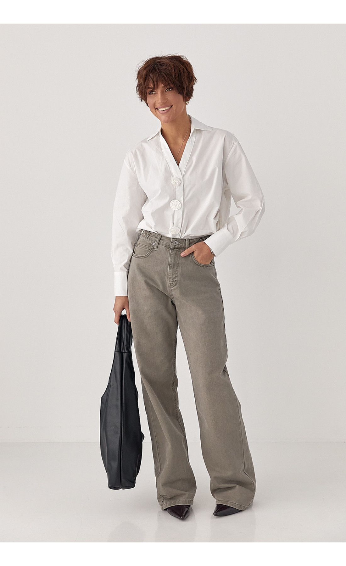 Класична сорочка з трояндами на ґудзиках  молочний колір