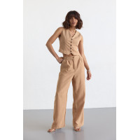 Жіночий брючний костюм із жилеткою  світлокоричневий колір