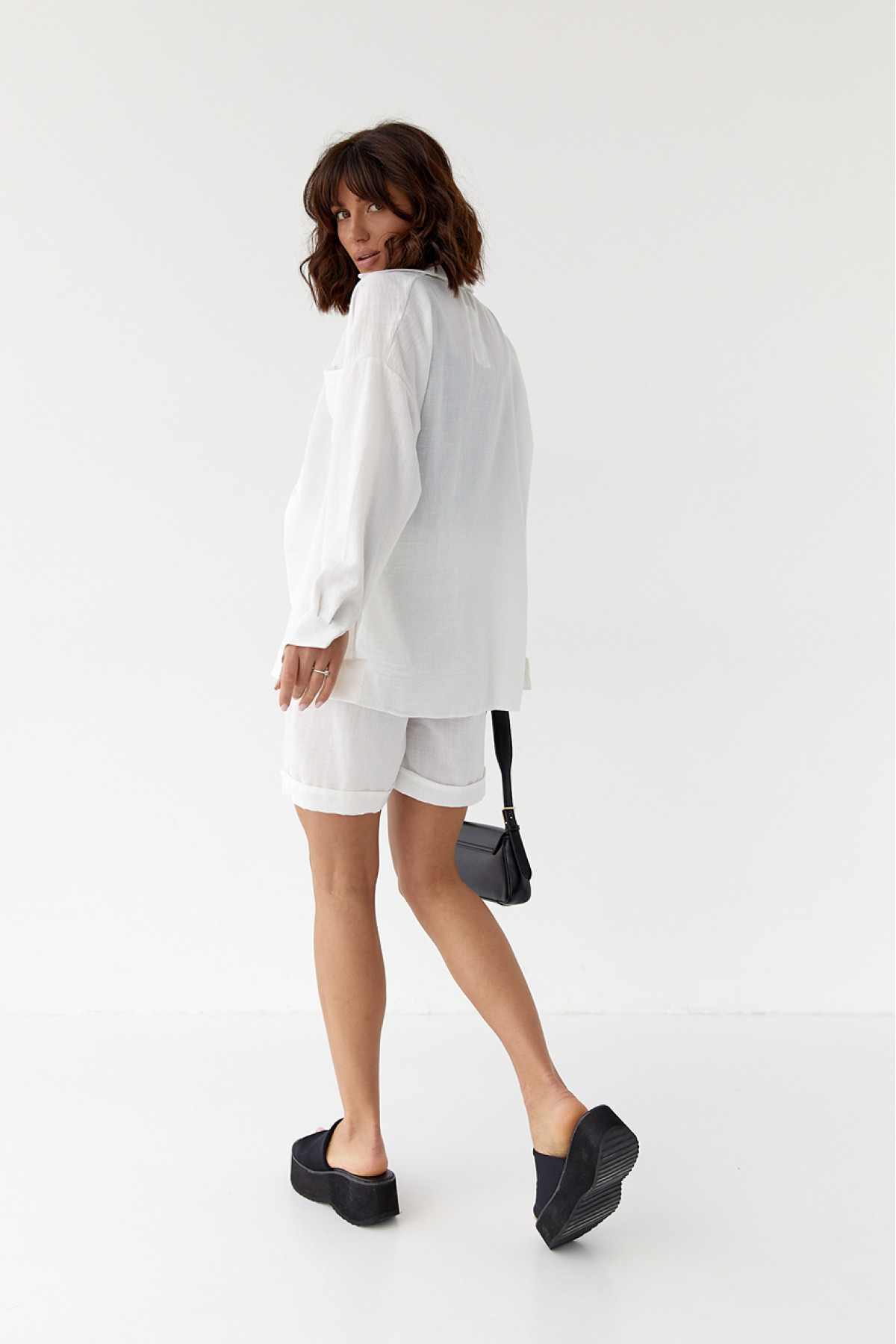 Жіночий костюм бавовняний з сорочкою та шортами  молочний колір