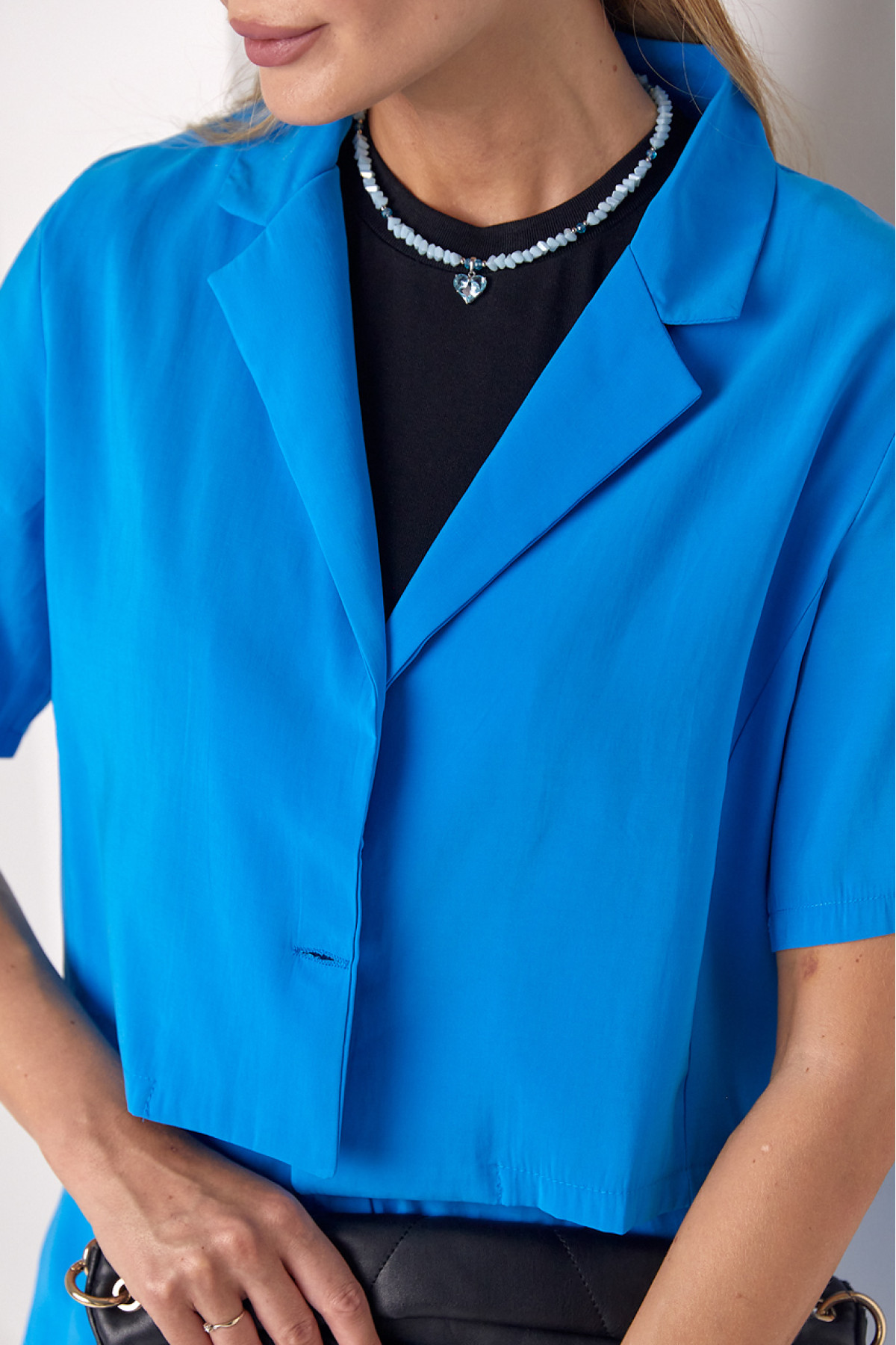 Літній жіночий костюм з жакетом та шортами  блакитний колір