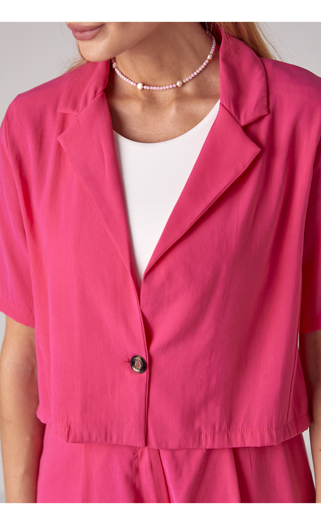 Літній жіночий костюм з жакетом та шортами  фуксія колір