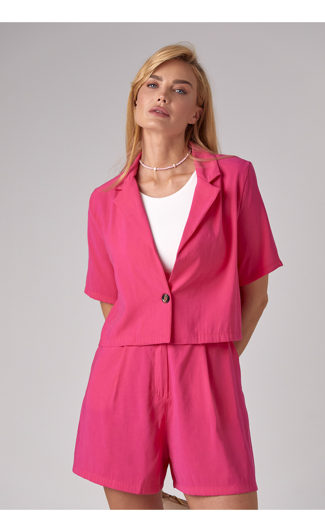 Літній жіночий костюм з жакетом та шортами  фуксія колір