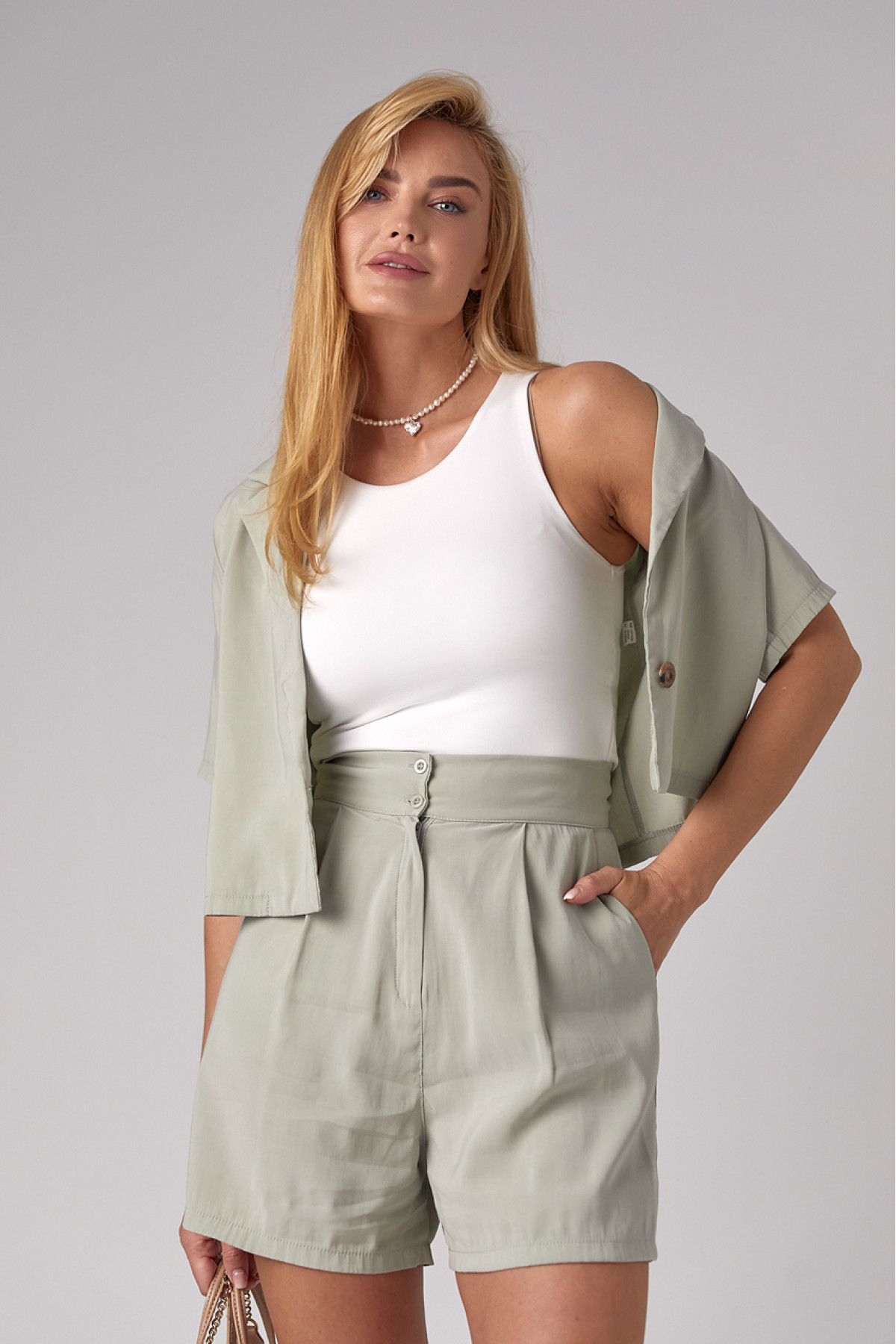 Літній жіночий костюм з жакетом та шортами  м'ятний колір