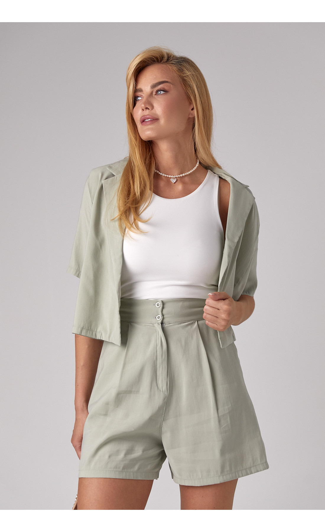 Літній жіночий костюм з жакетом та шортами  м'ятний колір