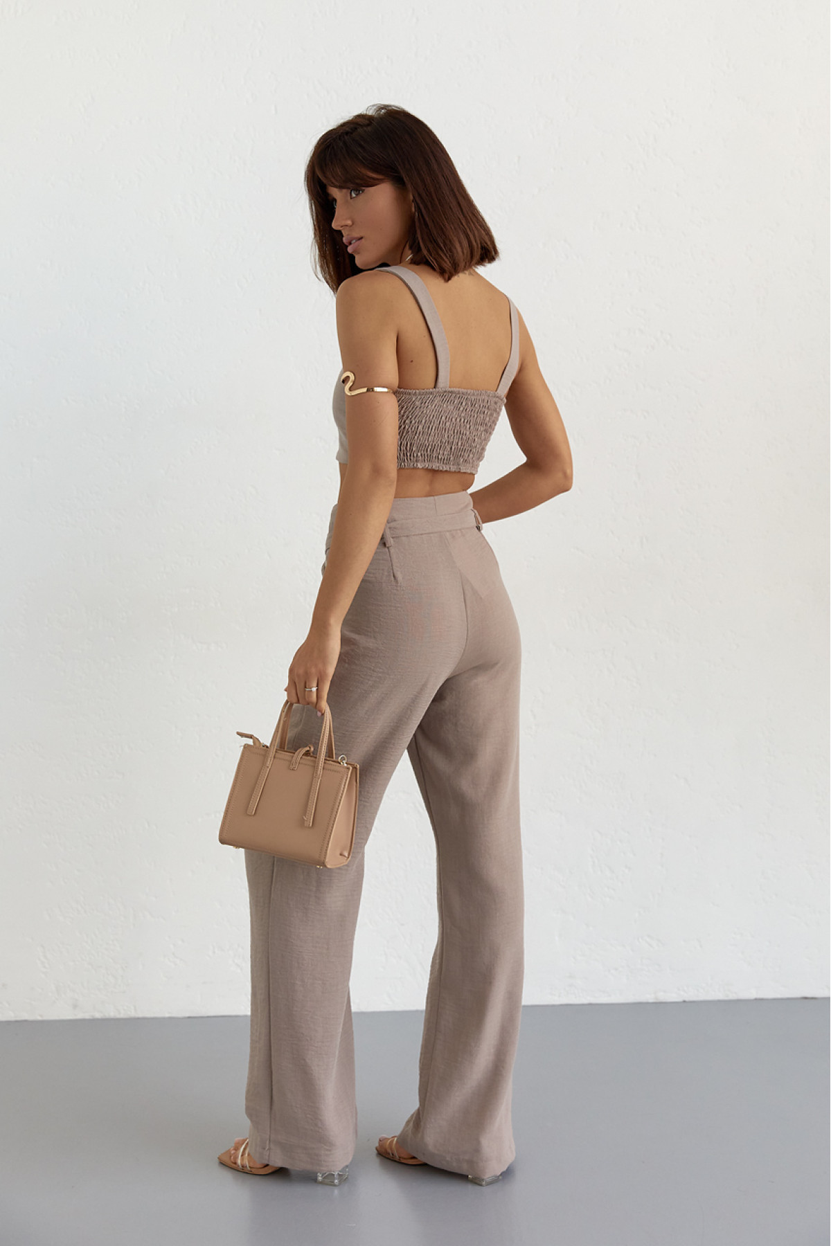 Жіночий бавовняний костюм із брюками та топом  кавовий колір