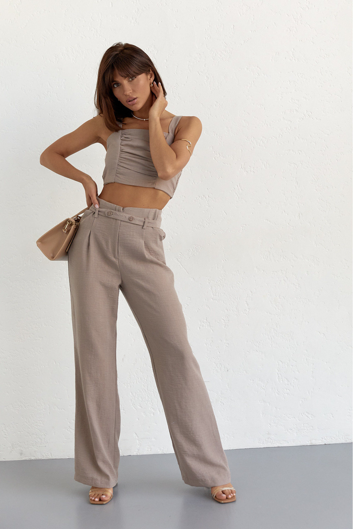 Жіночий бавовняний костюм із брюками та топом  кавовий колір