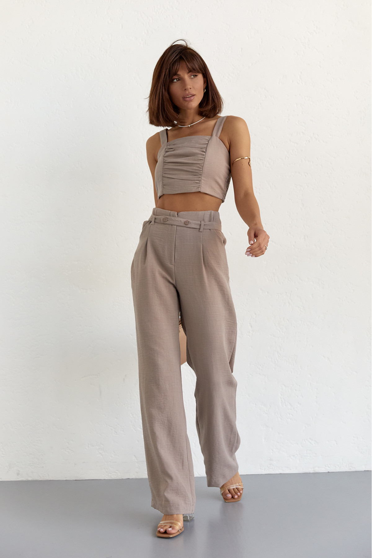 Жіночий бавовняний костюм із брюками та топом  кавовий колір