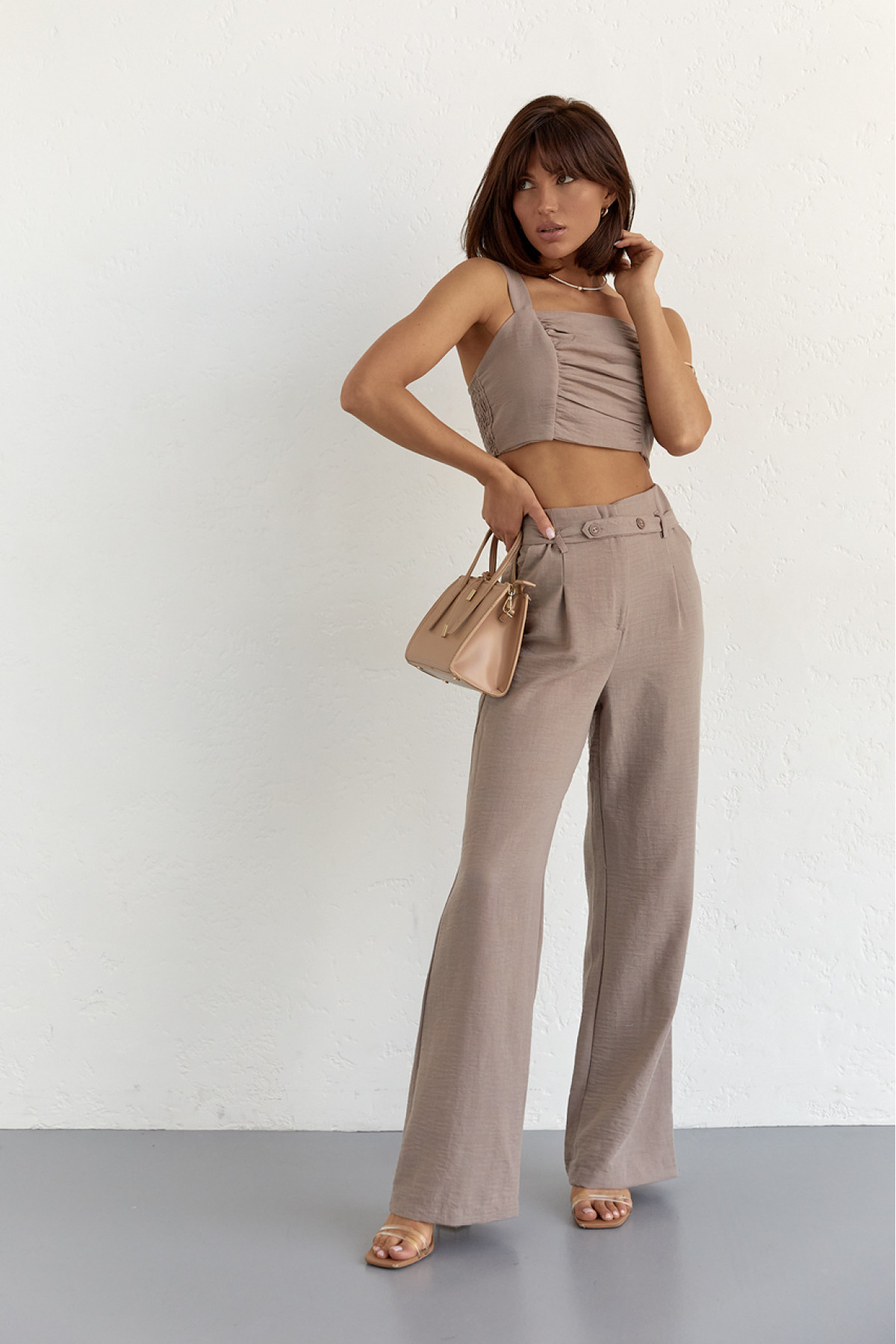 Жіночий бавовняний костюм із брюками та топом  кавовий колір