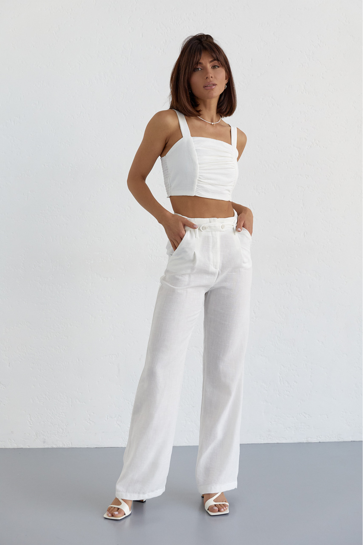 Жіночий бавовняний костюм із брюками та топом  молочний колір