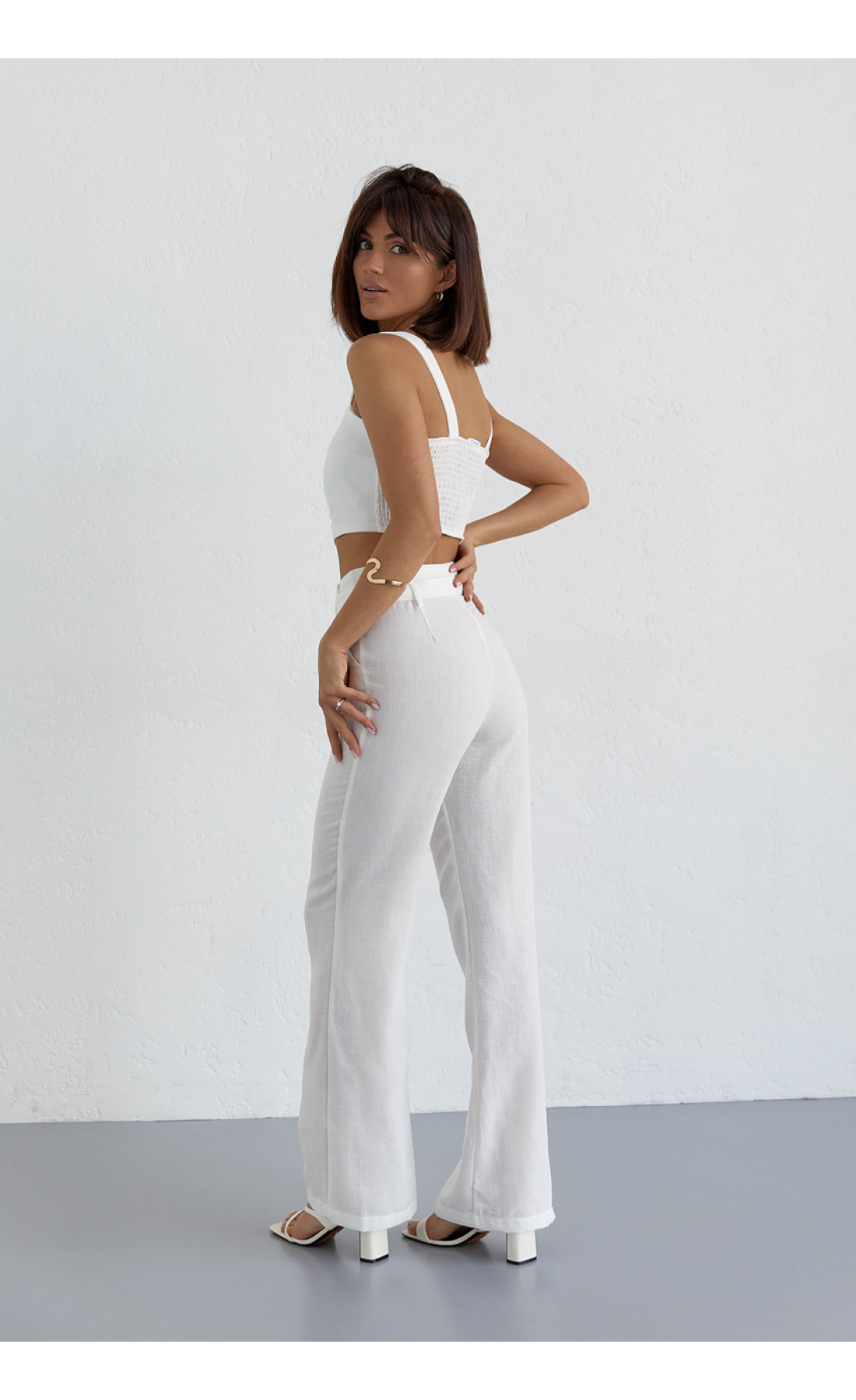 Жіночий бавовняний костюм із брюками та топом  молочний колір