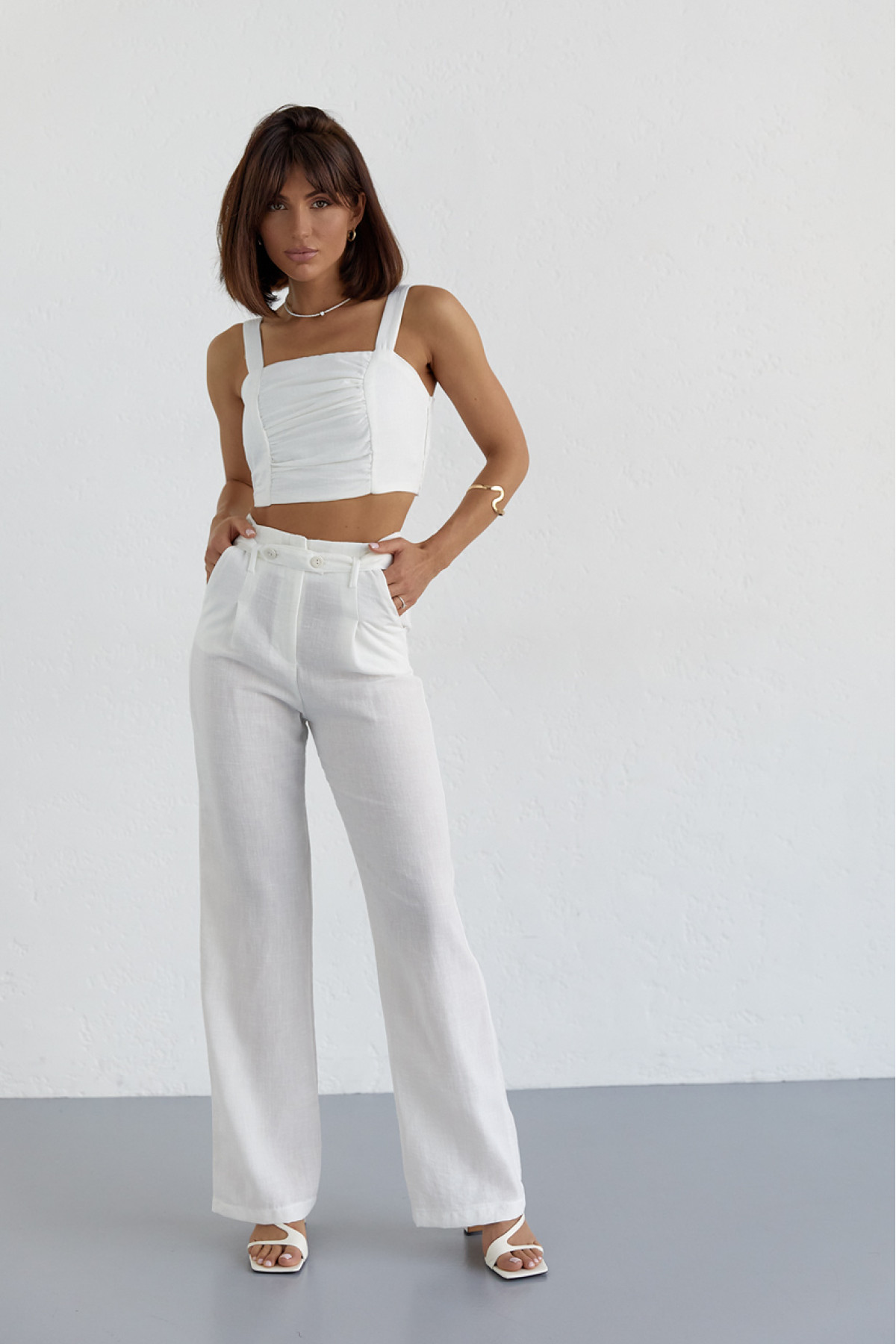 Жіночий бавовняний костюм із брюками та топом  молочний колір