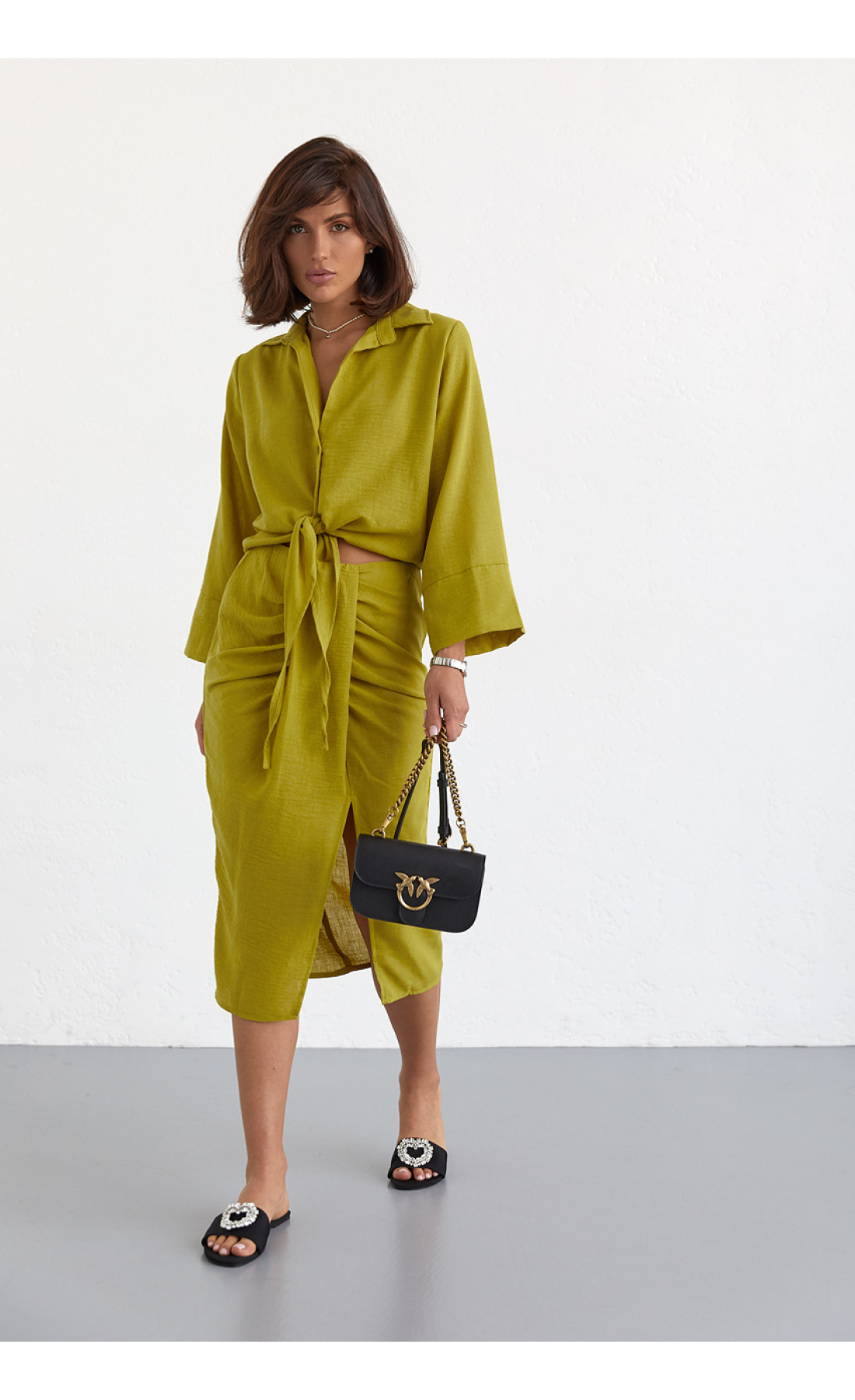 Літній спідничний костюм із блузою на зав'язках  гірчичний колір