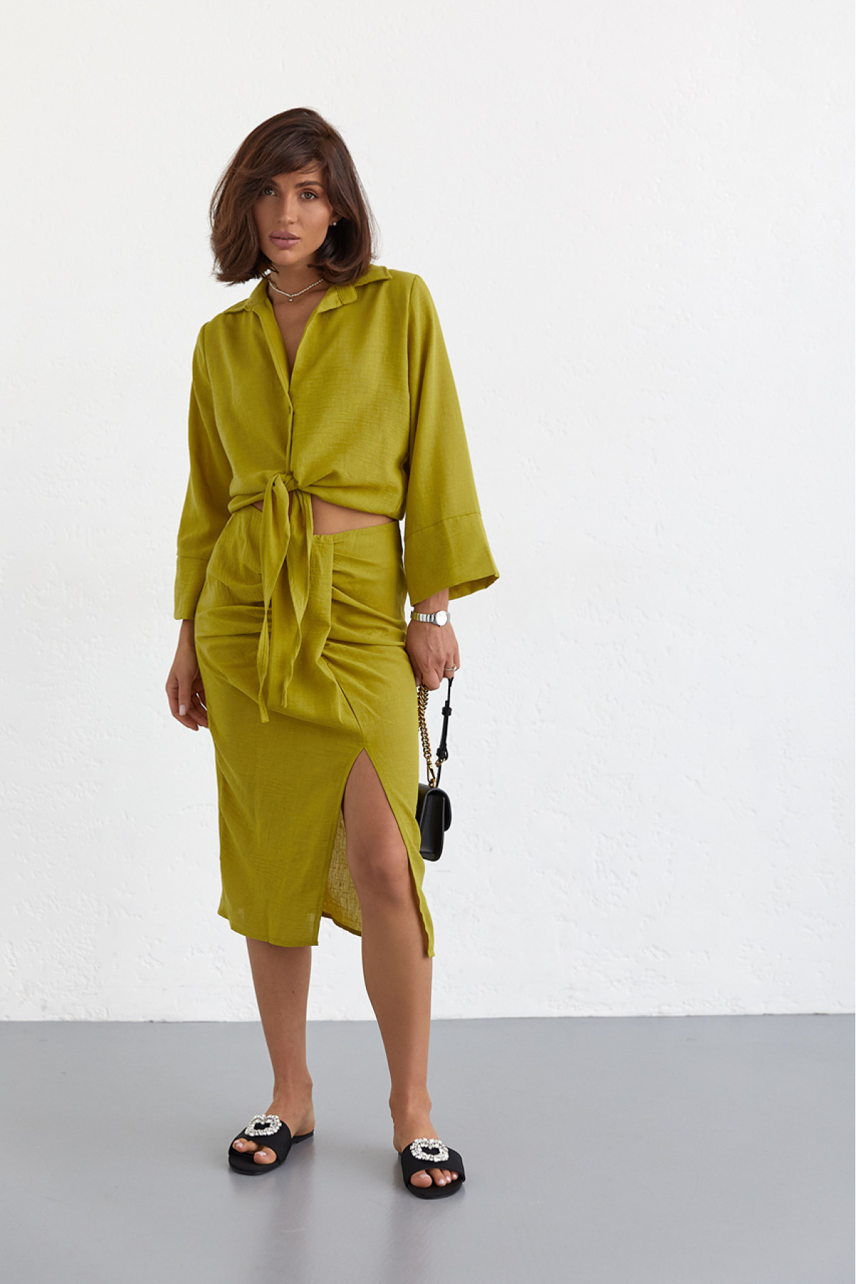 Літній спідничний костюм із блузою на зав'язках  гірчичний колір