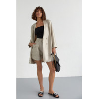 Жіночий костюм з подовженим піджаком та шортами  бежевий колір