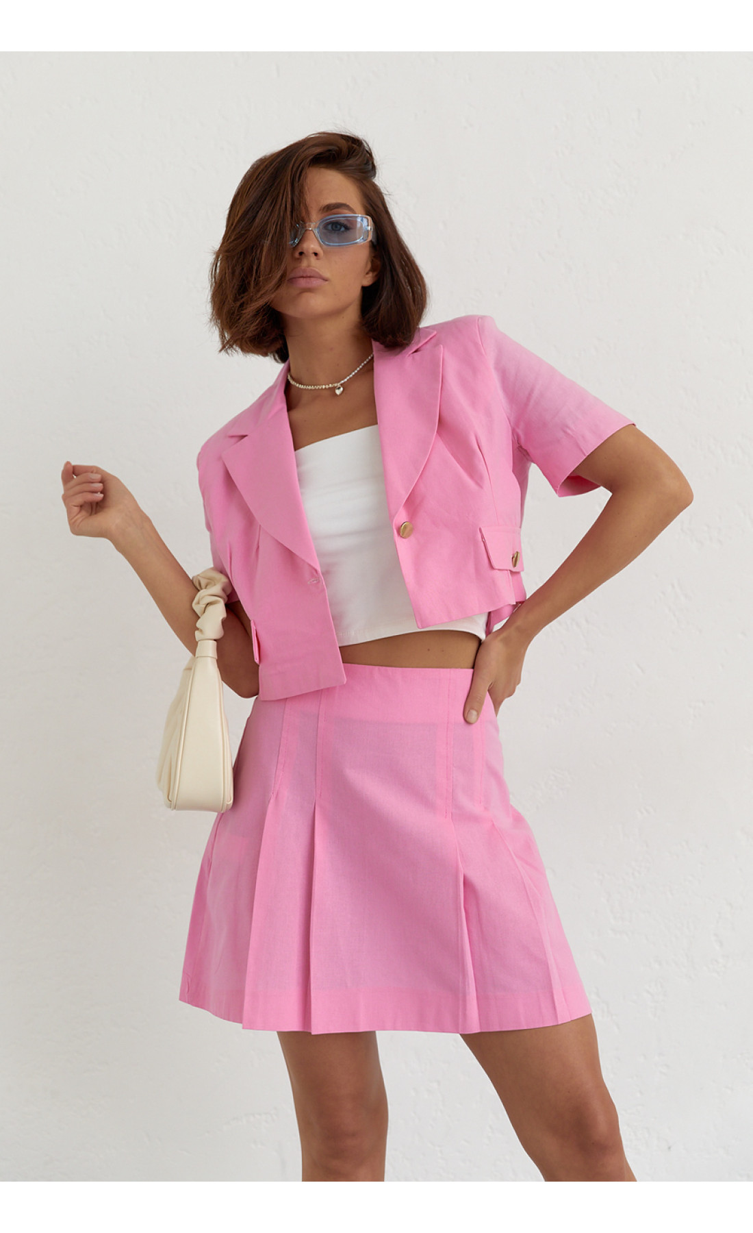 Костюм зі спідницею плісе і коротким жакетом  рожевий колір