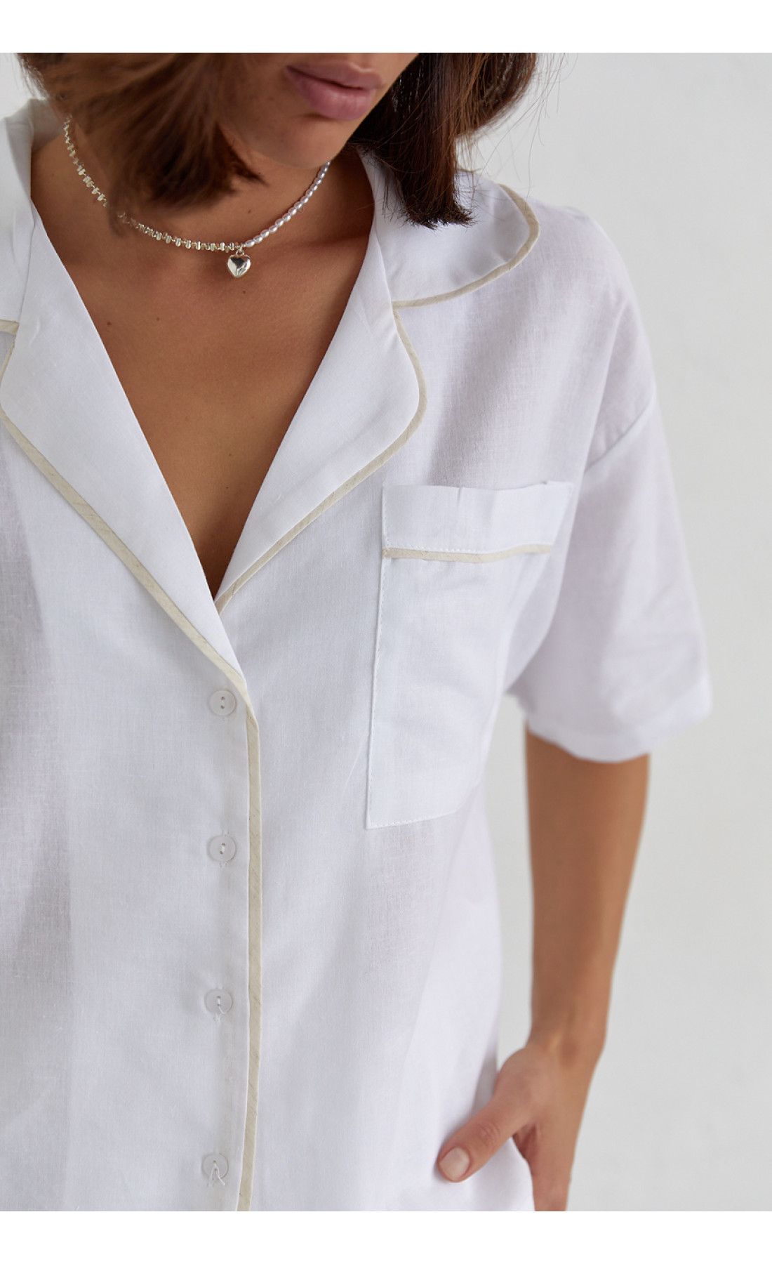 Літній костюм із шортами на зав'язках та сорочкою  молочний колір