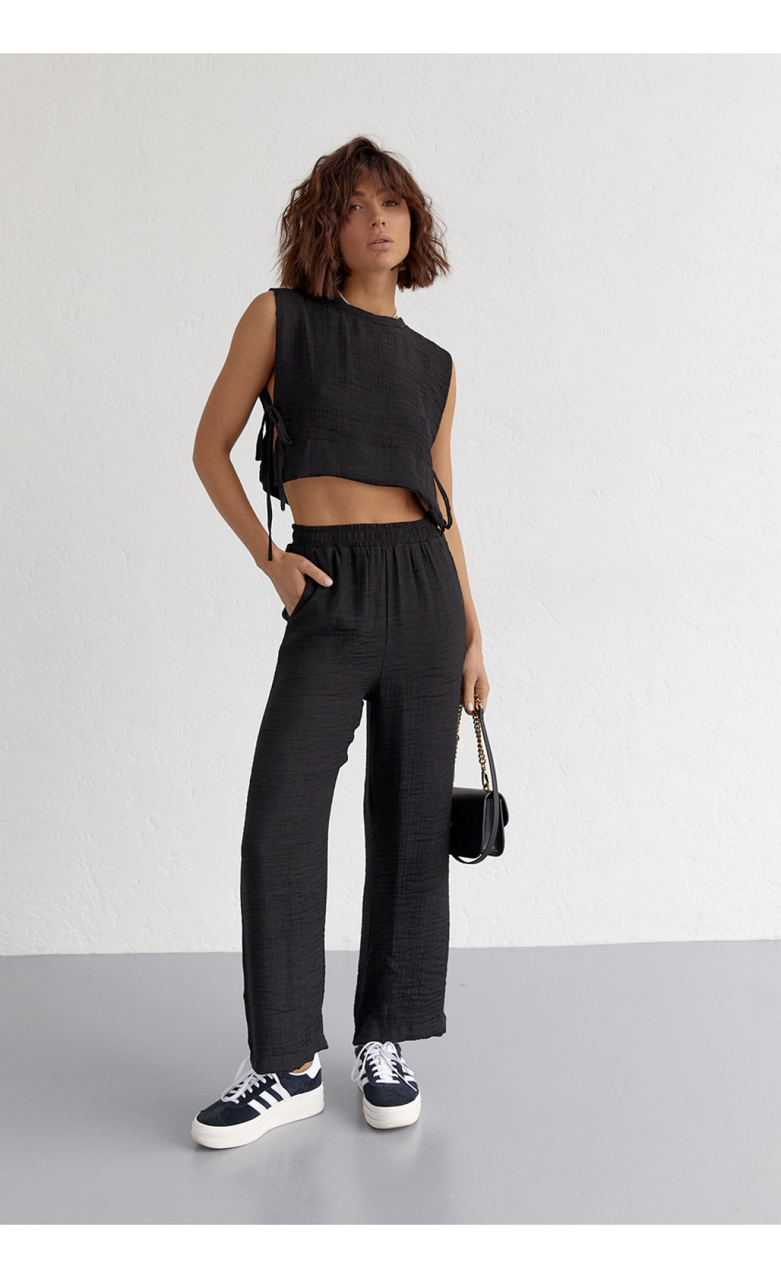 Літній жіночий костюм із брюками та топом із зав'язками  чорний колір