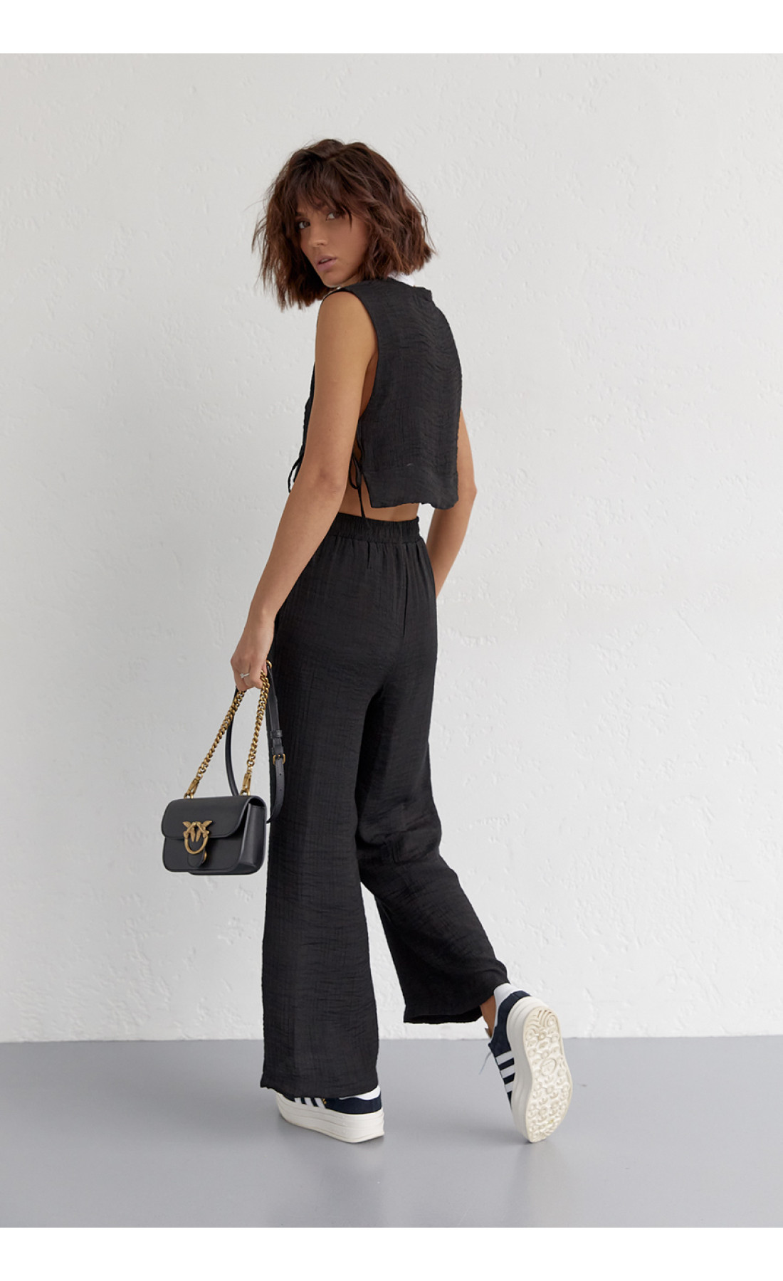 Літній жіночий костюм із брюками та топом із зав'язками  чорний колір