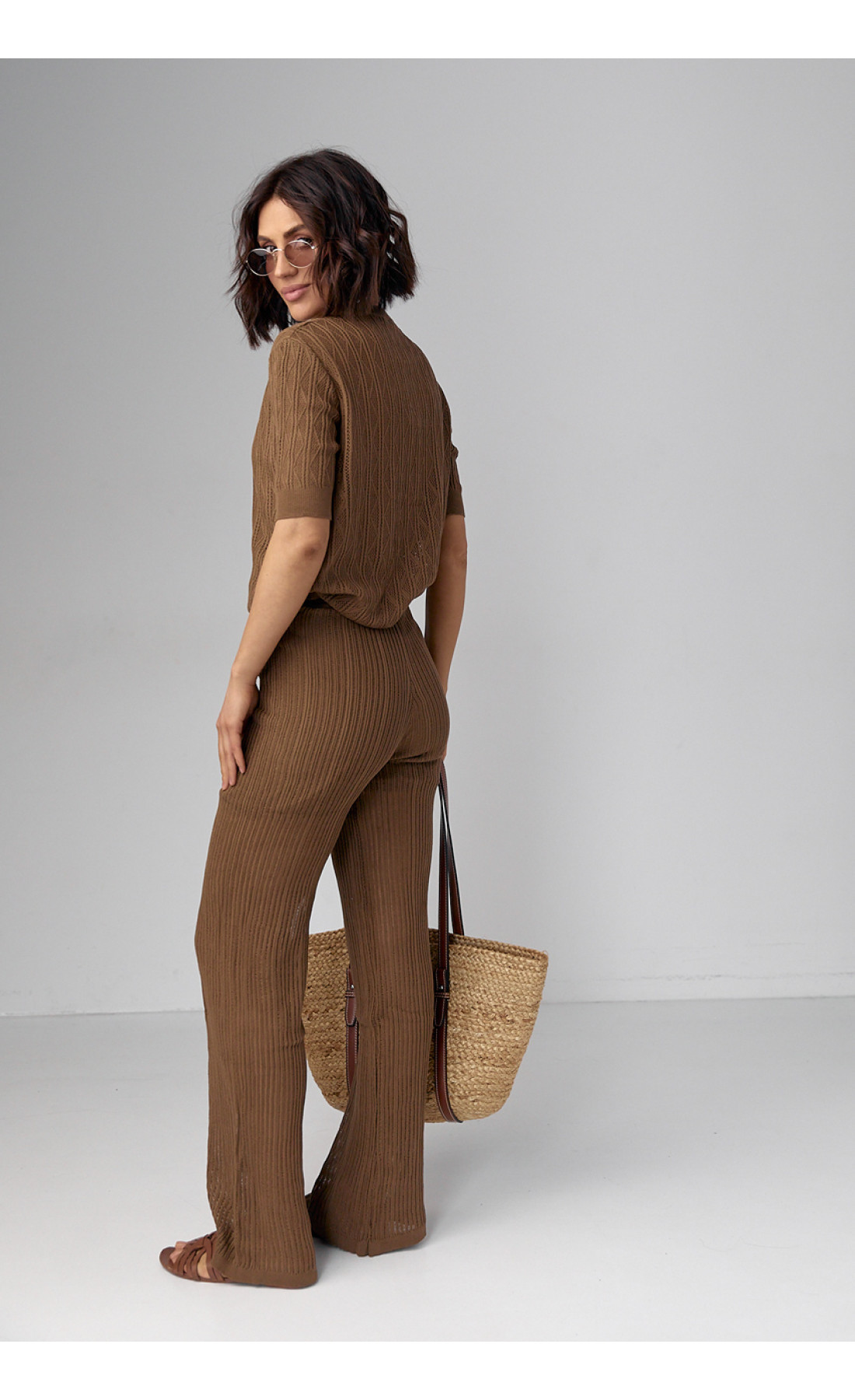 Жіночий костюм з ажурної в'язки  коричневий колір