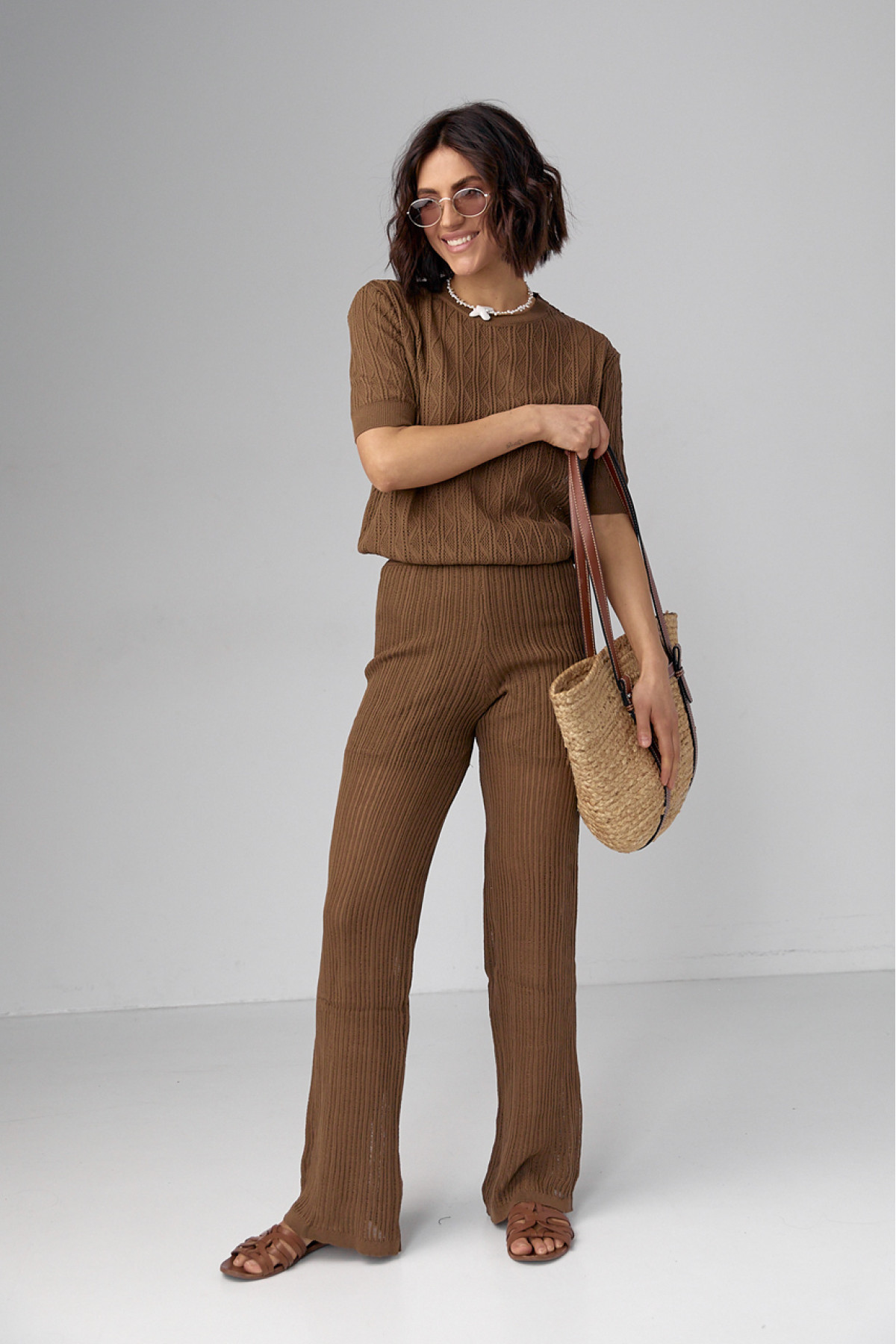 Жіночий костюм з ажурної в'язки  коричневий колір