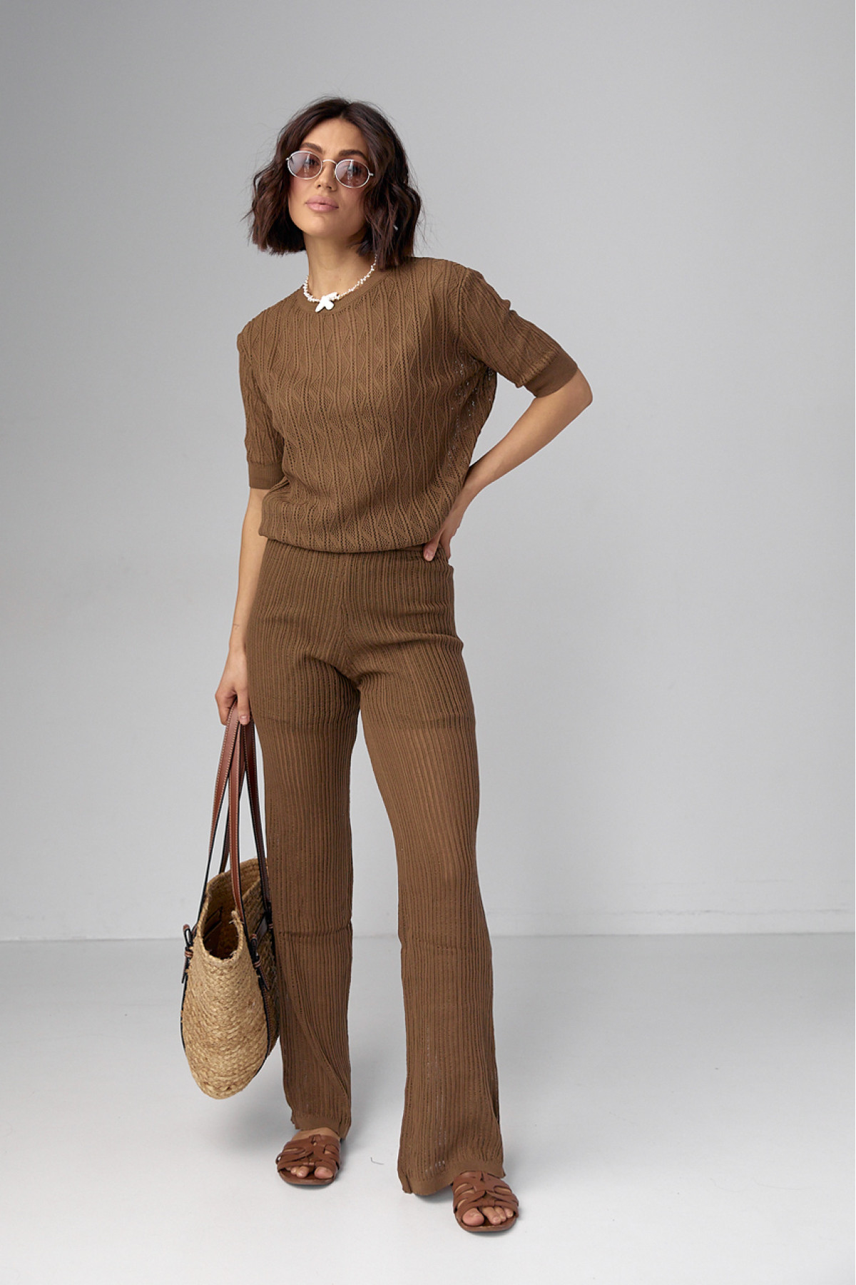 Жіночий костюм з ажурної в'язки  коричневий колір