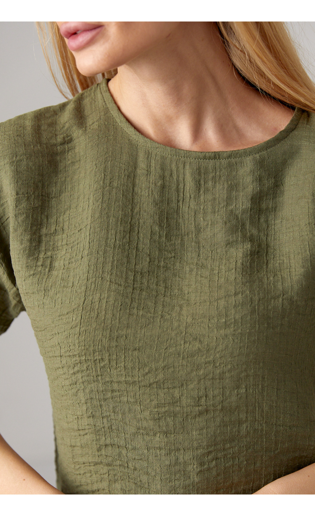 Літній костюм з брюками та футболкою  зелений колір