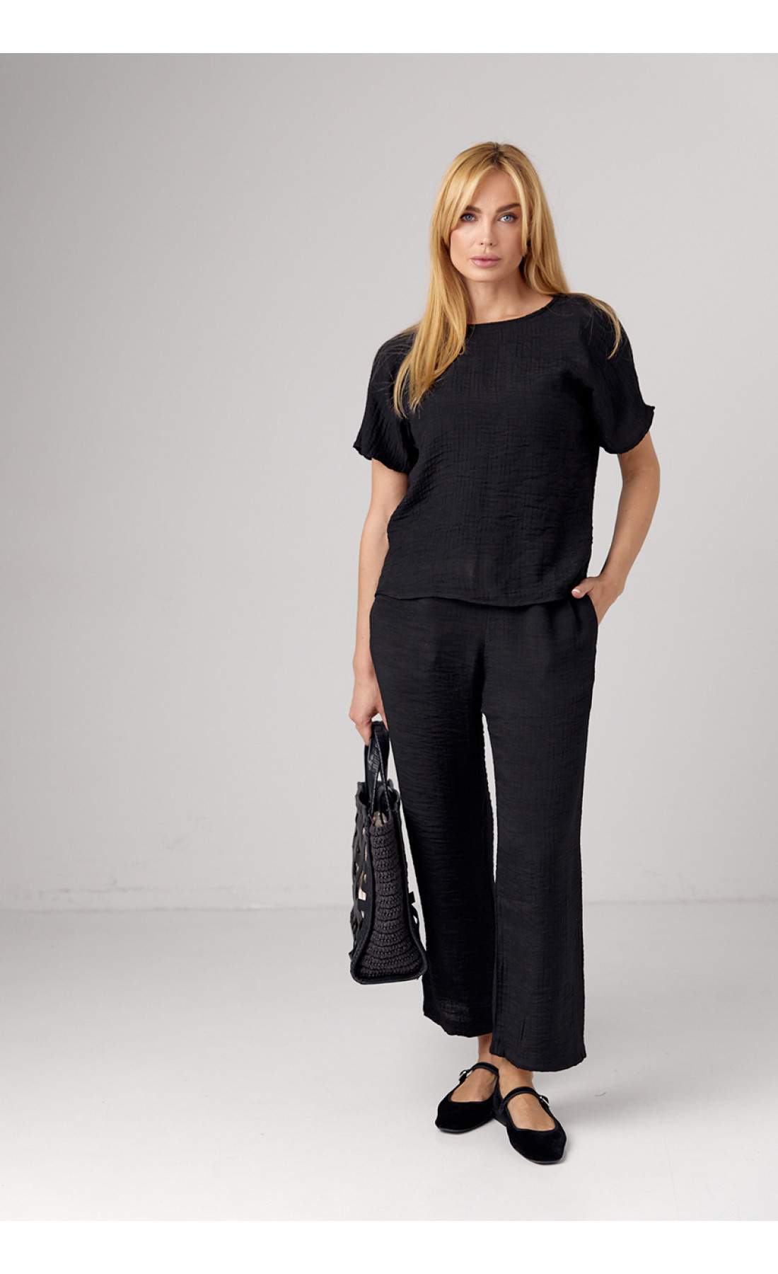 Літній костюм з брюками та футболкою  чорний колір