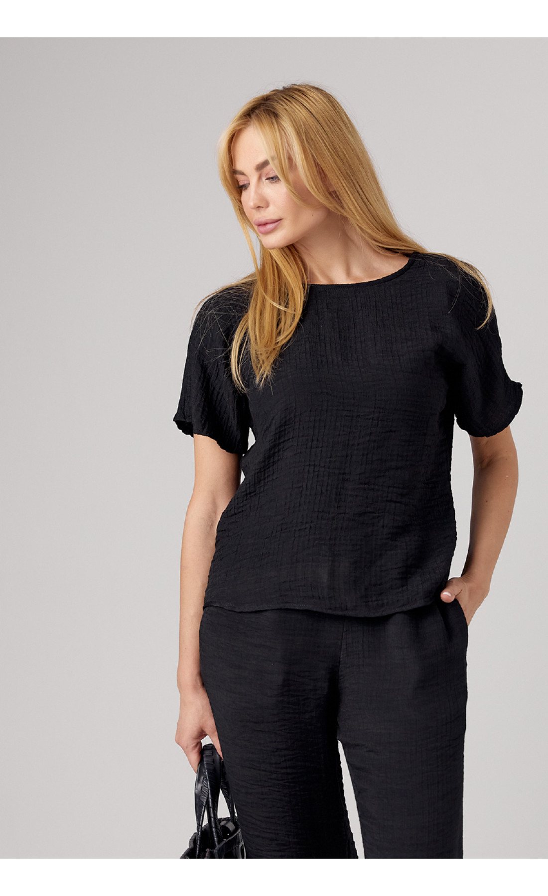 Літній костюм з брюками та футболкою  чорний колір