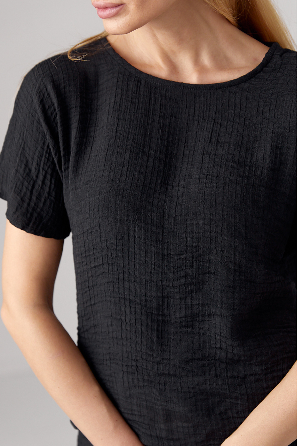 Літній костюм з брюками та футболкою  чорний колір