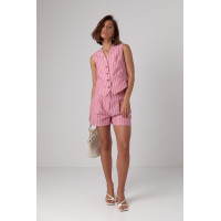 Жіночий літній костюм з шортами та жилетом у смужку  рожевий колір