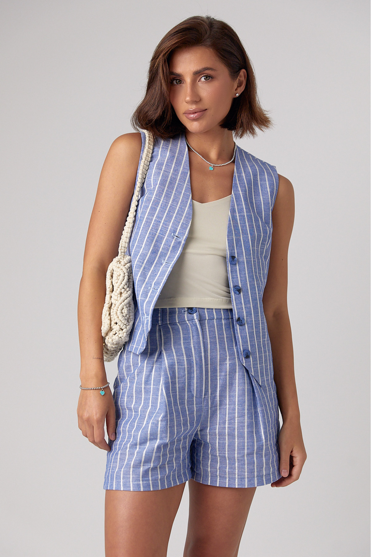 Жіночий літній костюм з шортами та жилетом у смужку  синій колір