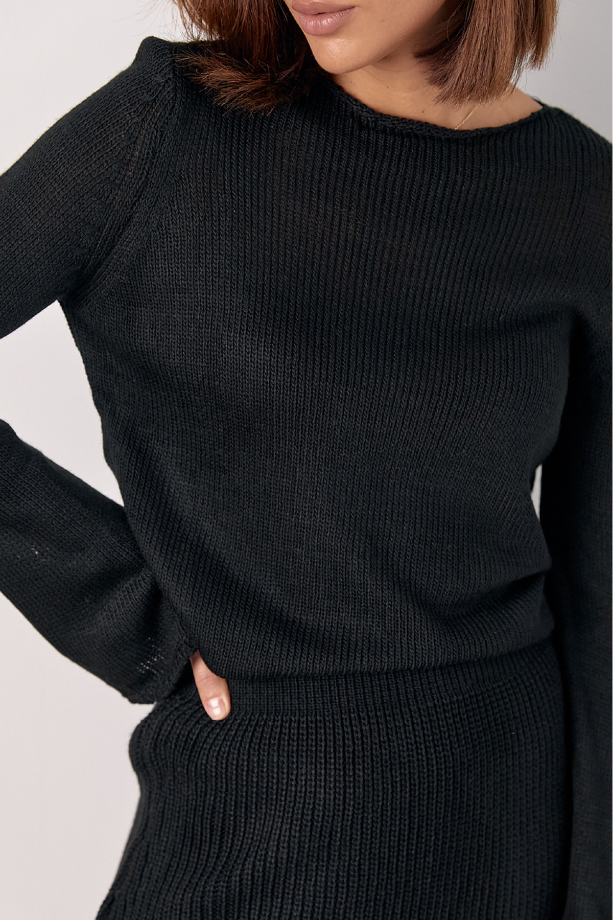 В'язаний костюм з джемпером та довгою спідницею з розрізом по нозі  чорний колір