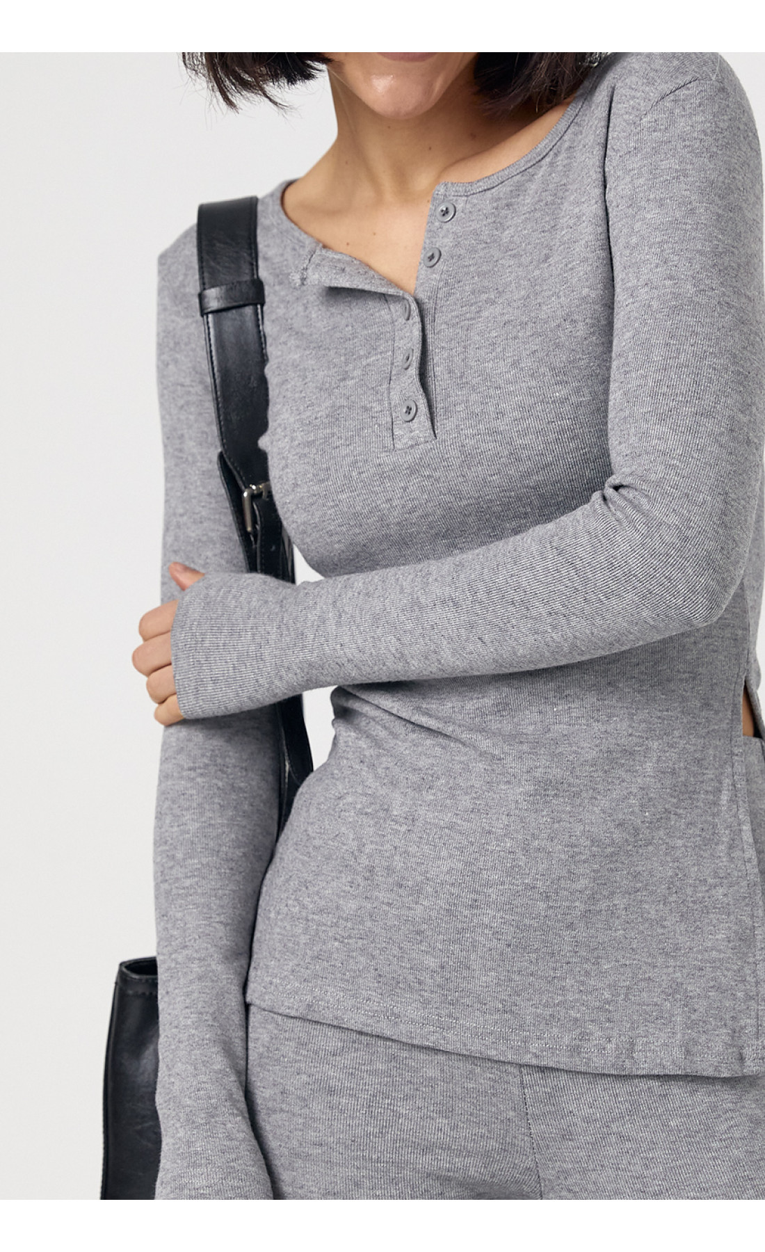 Костюм зі штанами кльош і кофтинкою на ґудзиках  сірий колір