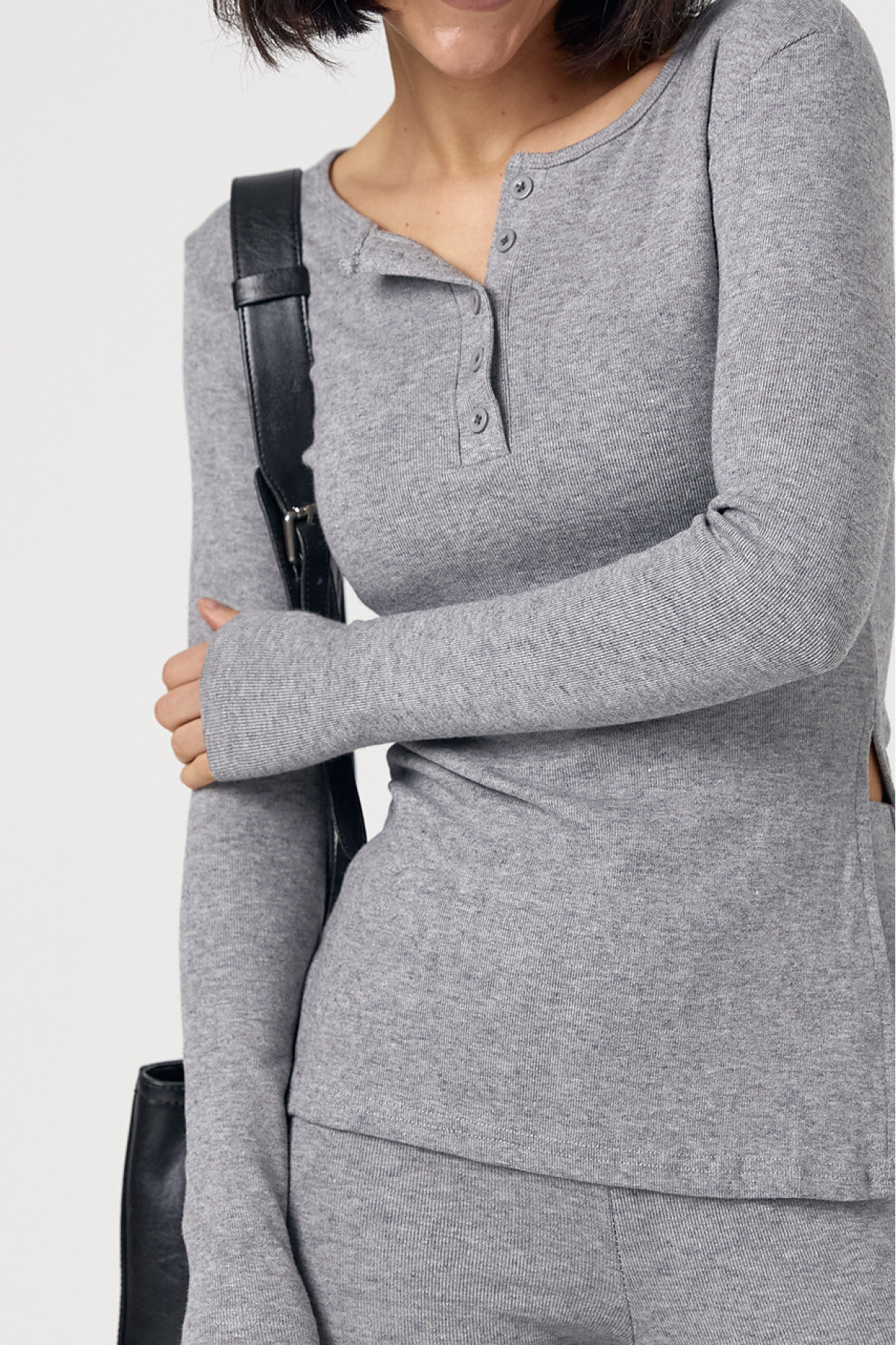 Костюм зі штанами кльош і кофтинкою на ґудзиках  сірий колір