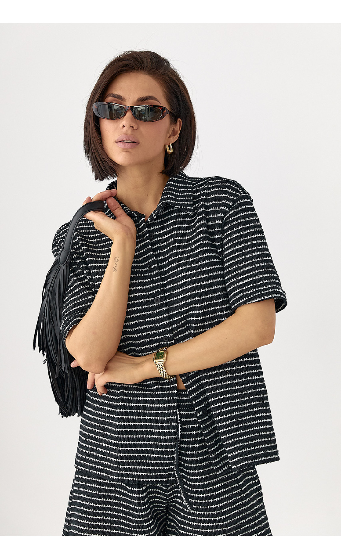 В'язаний костюм у смужку  із сорочкою та шортами  чорний колір